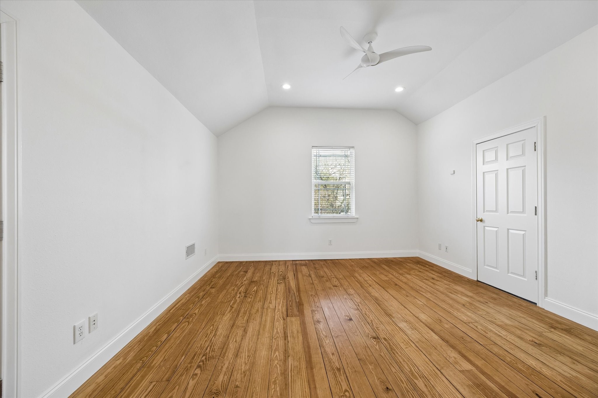 4011 Garrott Street Property Photo 13