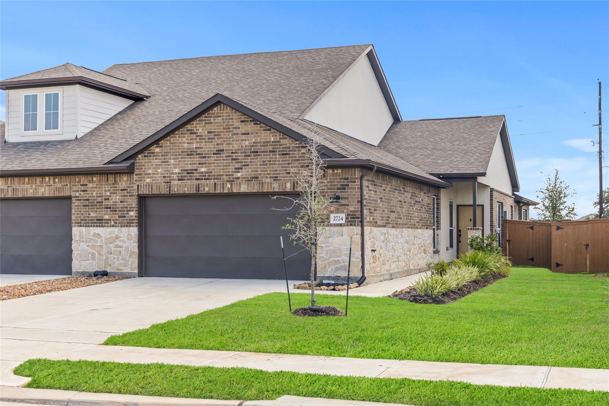 2619 Seaglass View Drive Property Photo 2