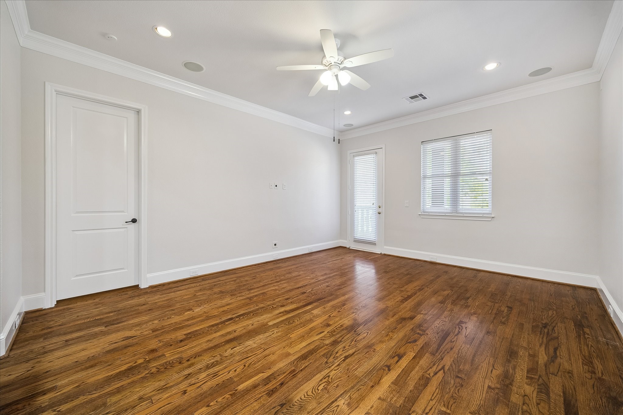 58 Briar Hollow Lane 203 Property Photo 6