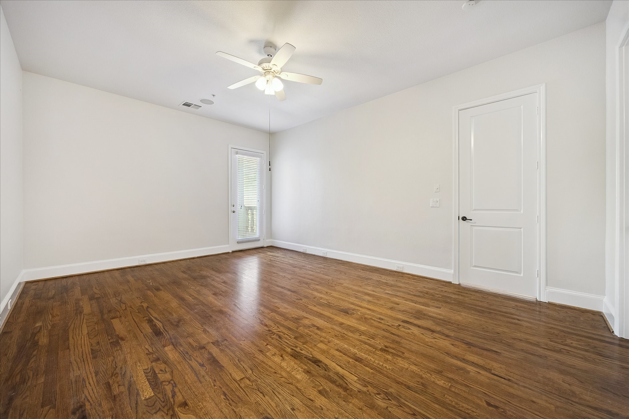 58 Briar Hollow Lane 203 Property Photo 8