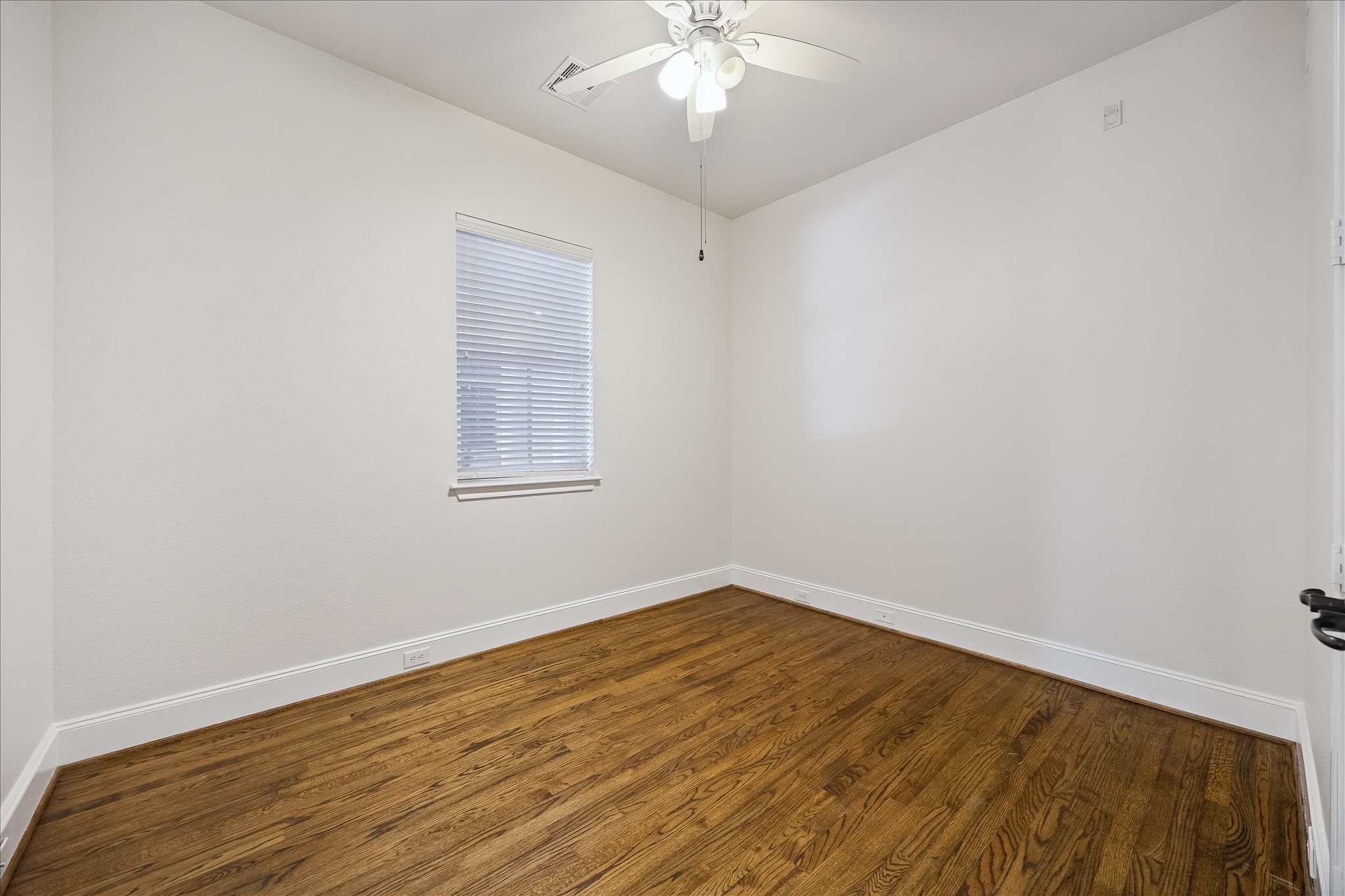 58 Briar Hollow Lane 203 Property Photo 11