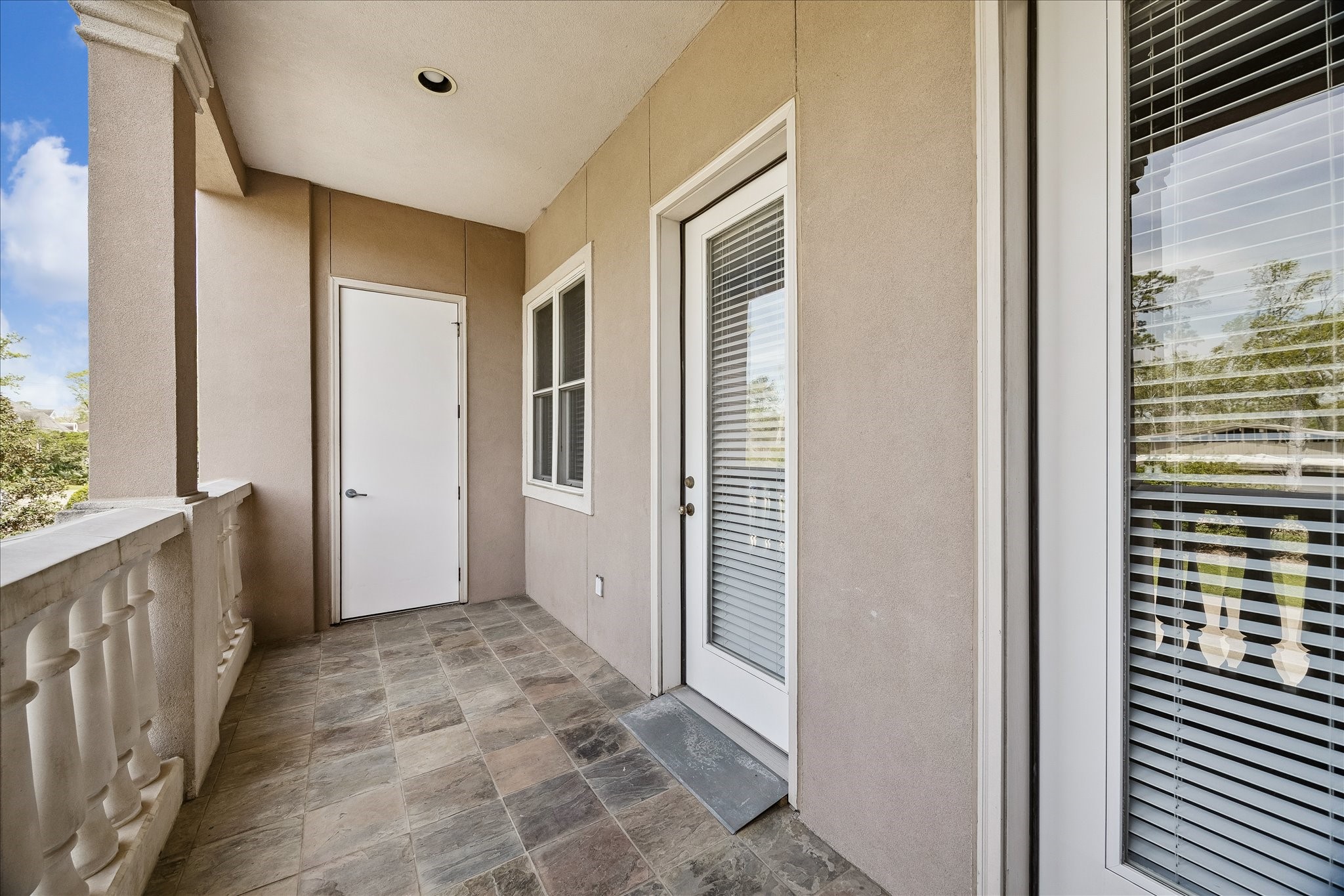 58 Briar Hollow Lane 203 Property Photo 14