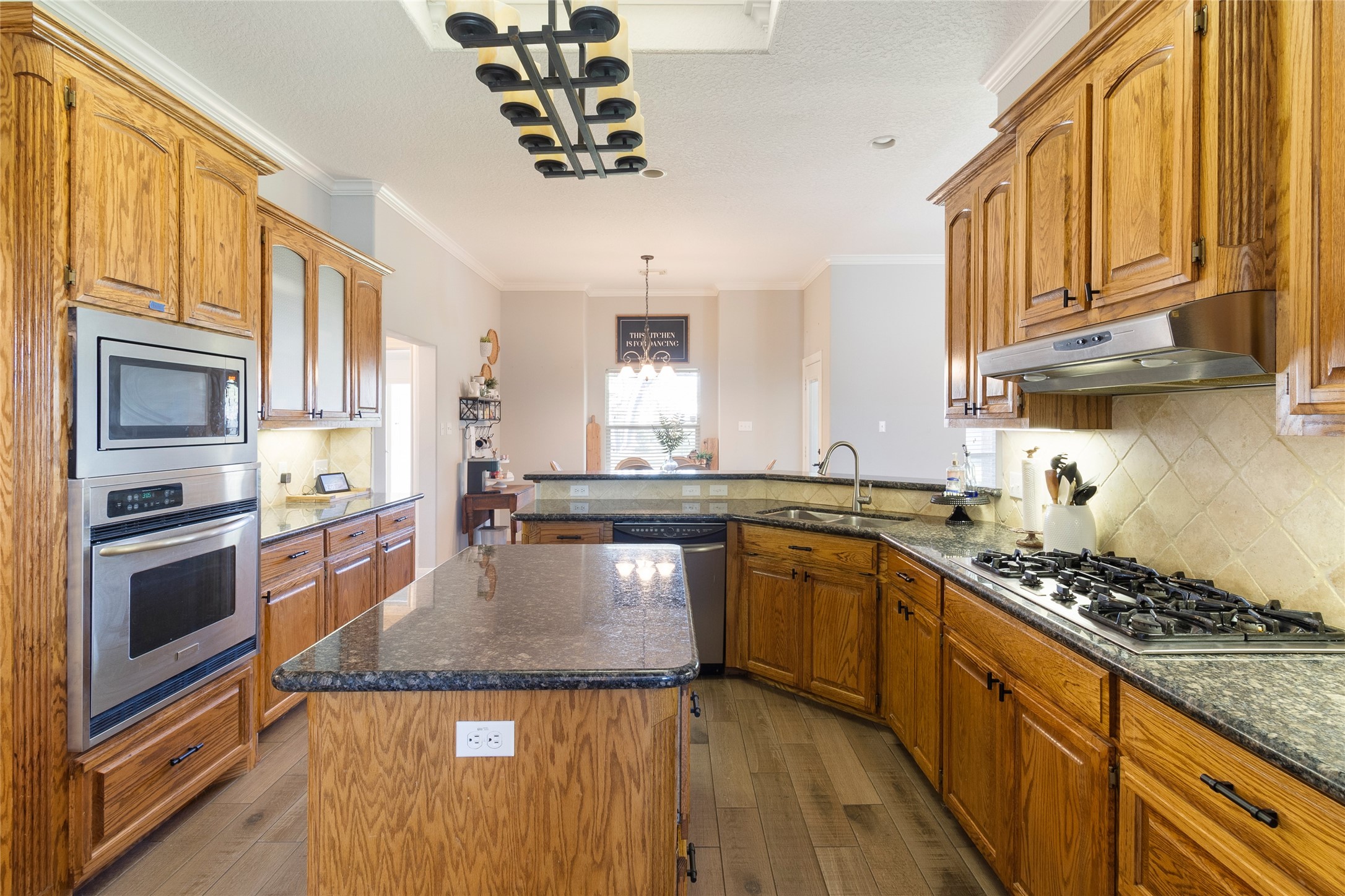 307 Williamsburg Avenue Property Photo 5