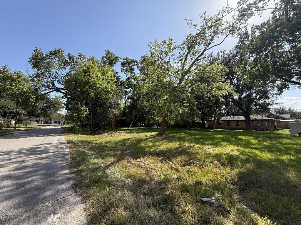 2015 Toledo Street Property Photo 6