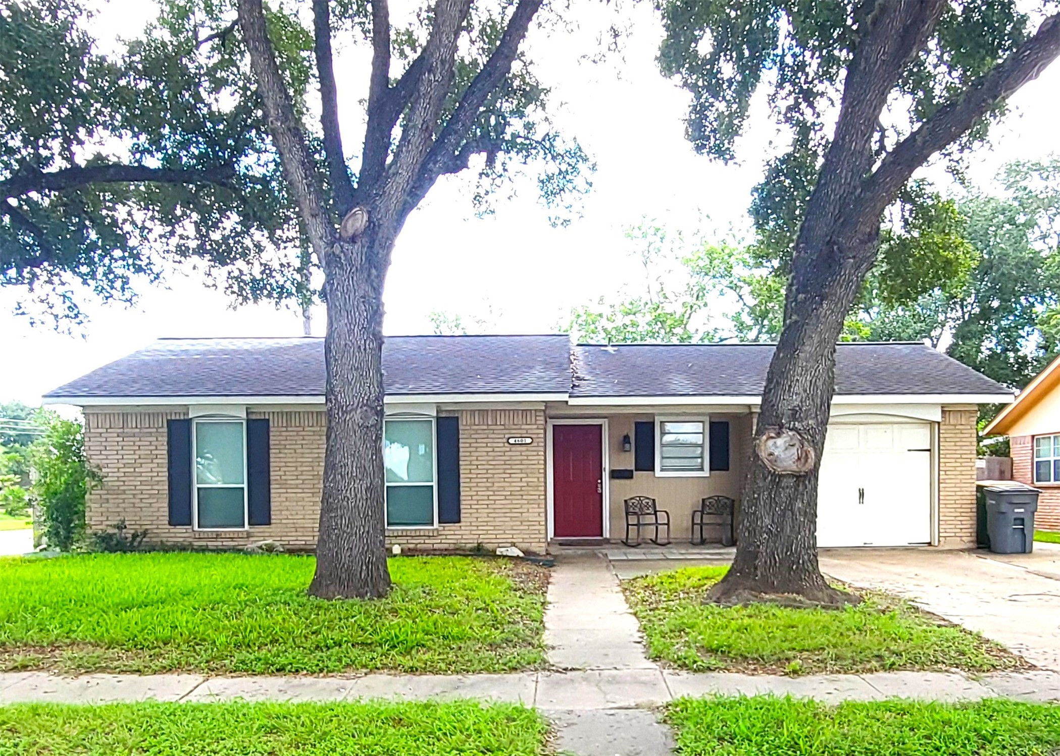 4601 Evergreen Street Property Photo 2