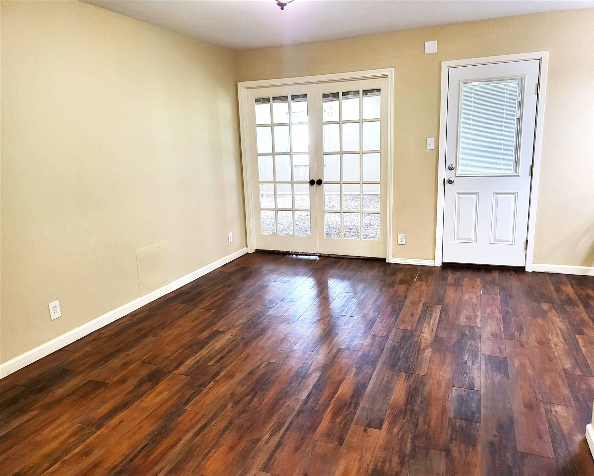 4601 Evergreen Street Property Photo 5