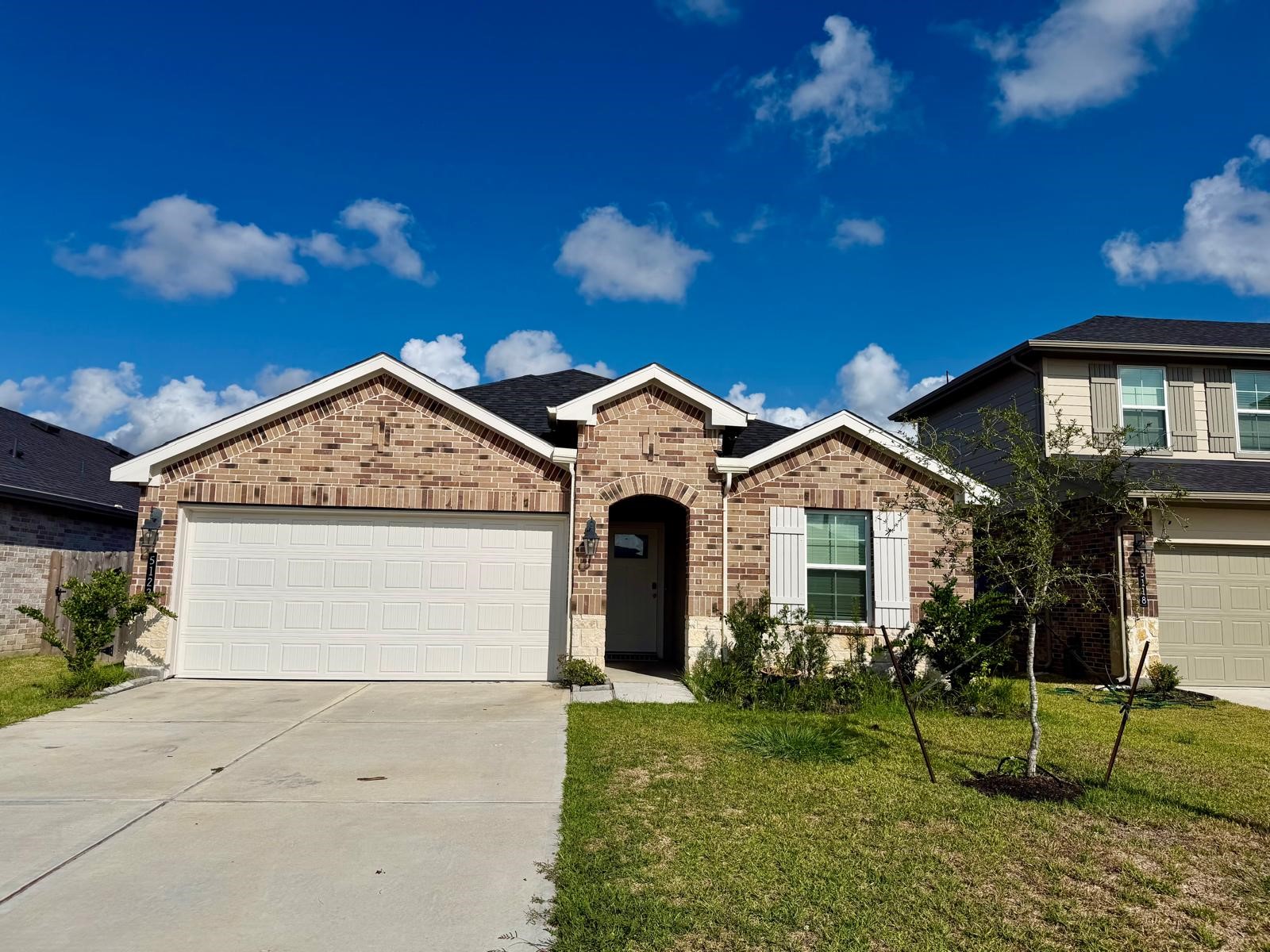 5122 Sunset Oaks Drive Property Photo 1
