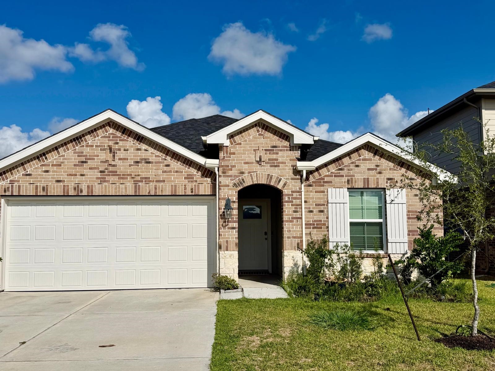 5122 Sunset Oaks Drive Property Photo 2