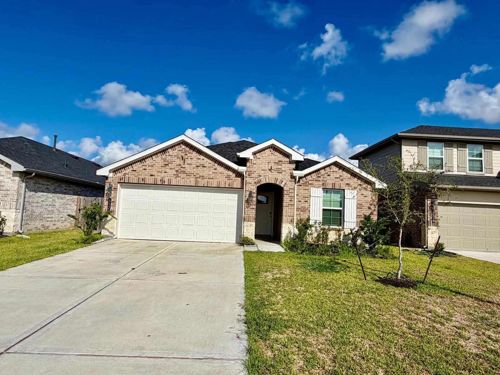 5122 Sunset Oaks Drive Property Photo 3