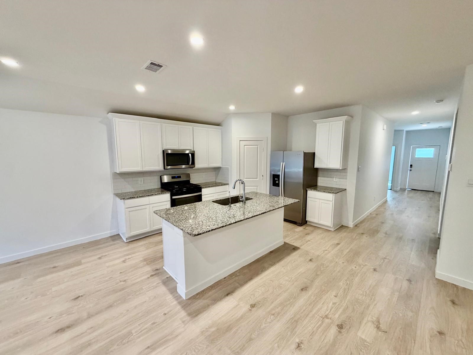5122 Sunset Oaks Drive Property Photo 4