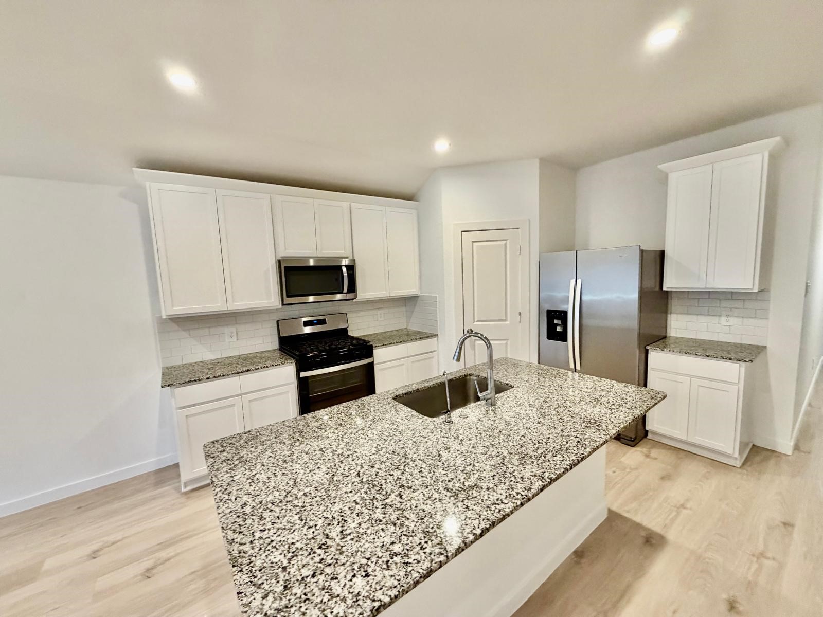 5122 Sunset Oaks Drive Property Photo 5
