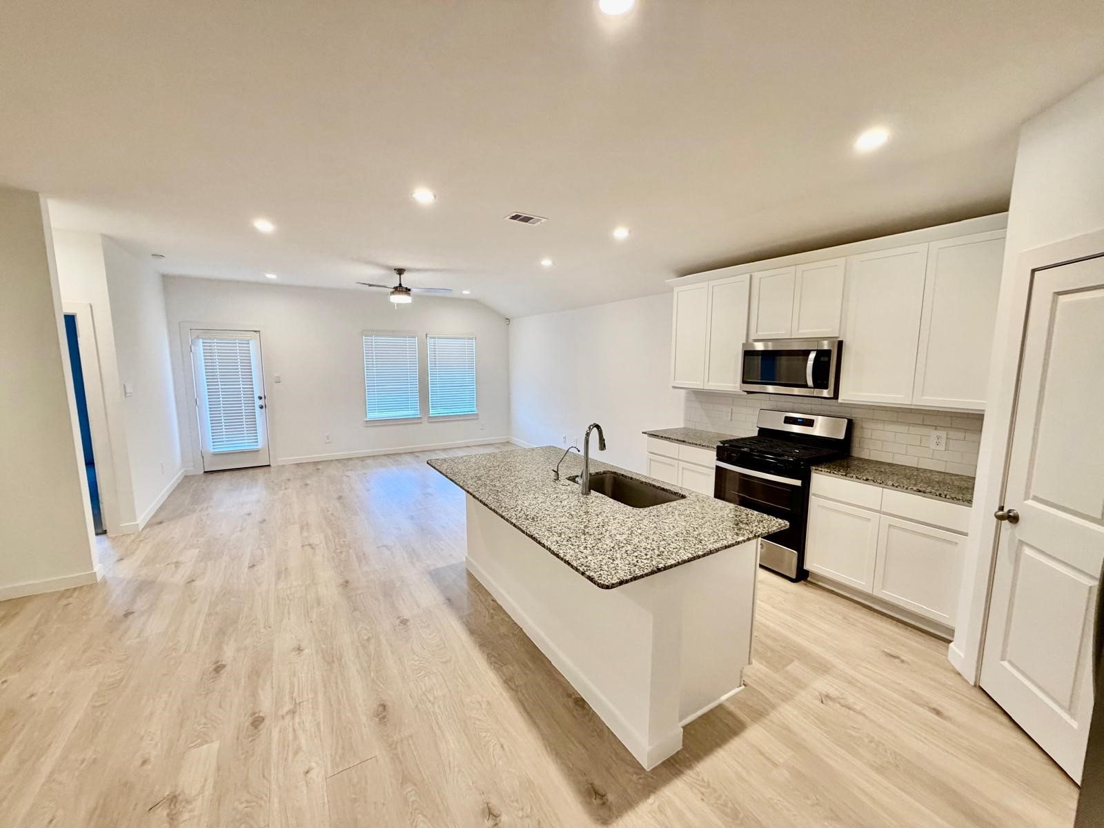 5122 Sunset Oaks Drive Property Photo 7