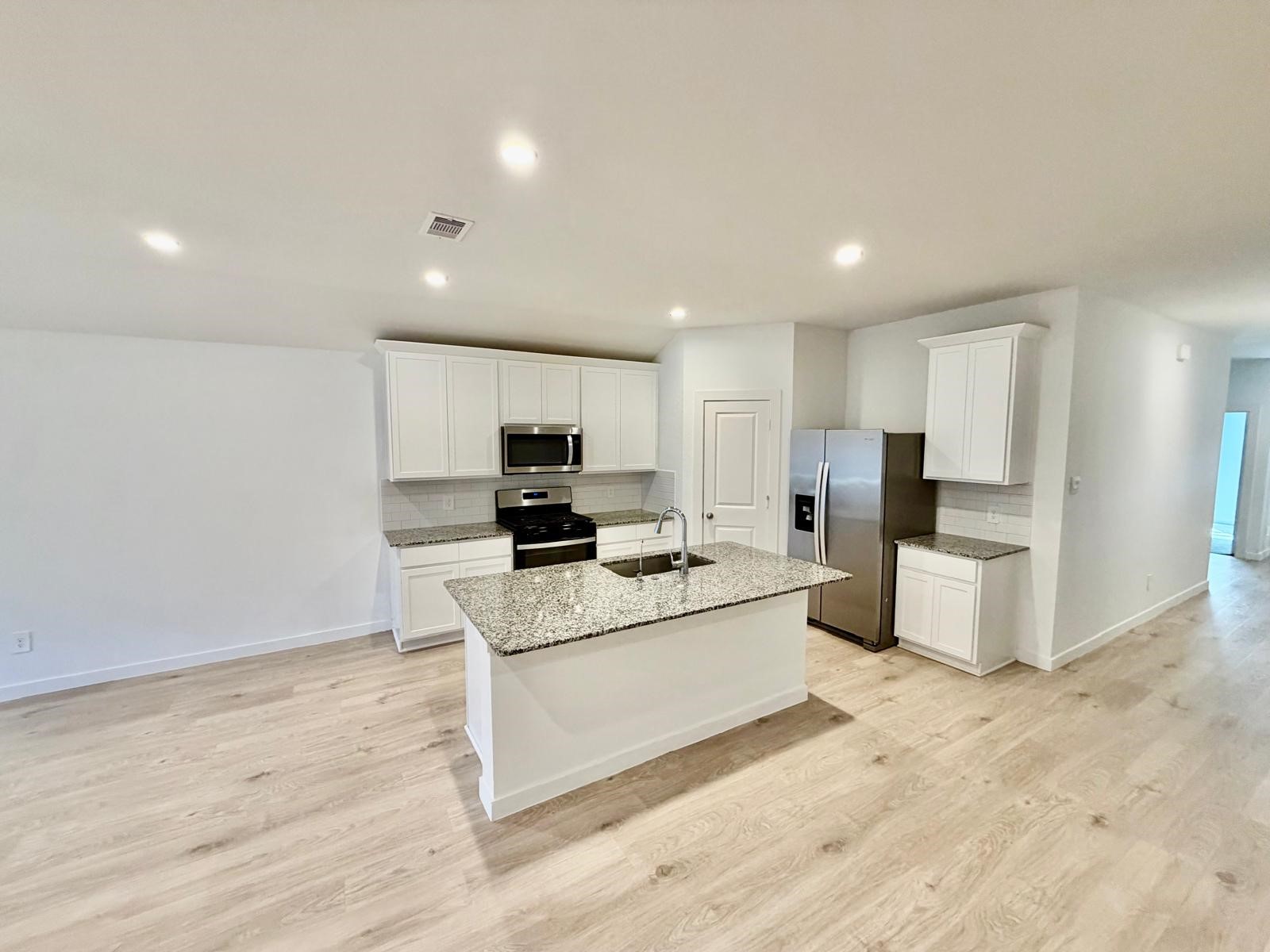 5122 Sunset Oaks Drive Property Photo 8