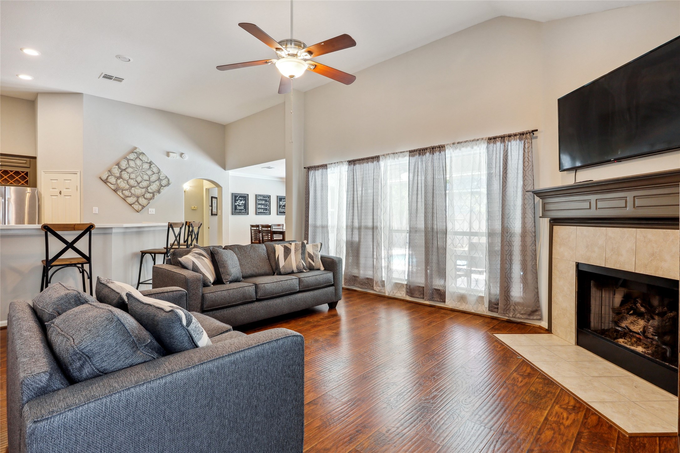 183 N Millport Circle Property Photo 6