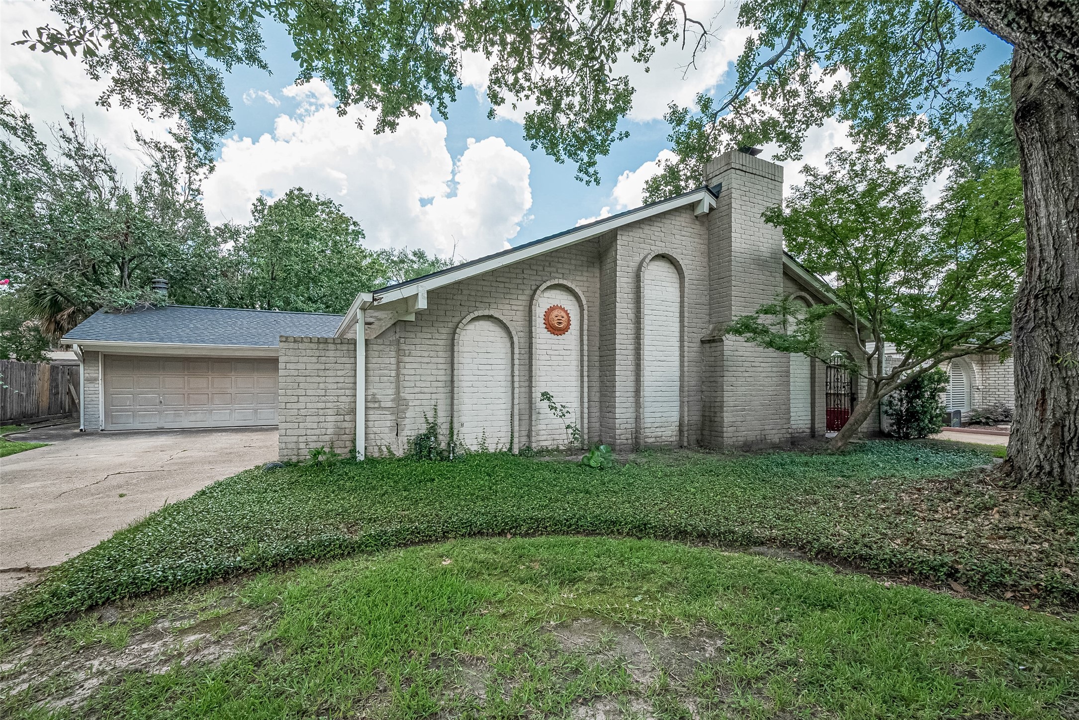 2814 Shadowdale Drive Property Photo 1