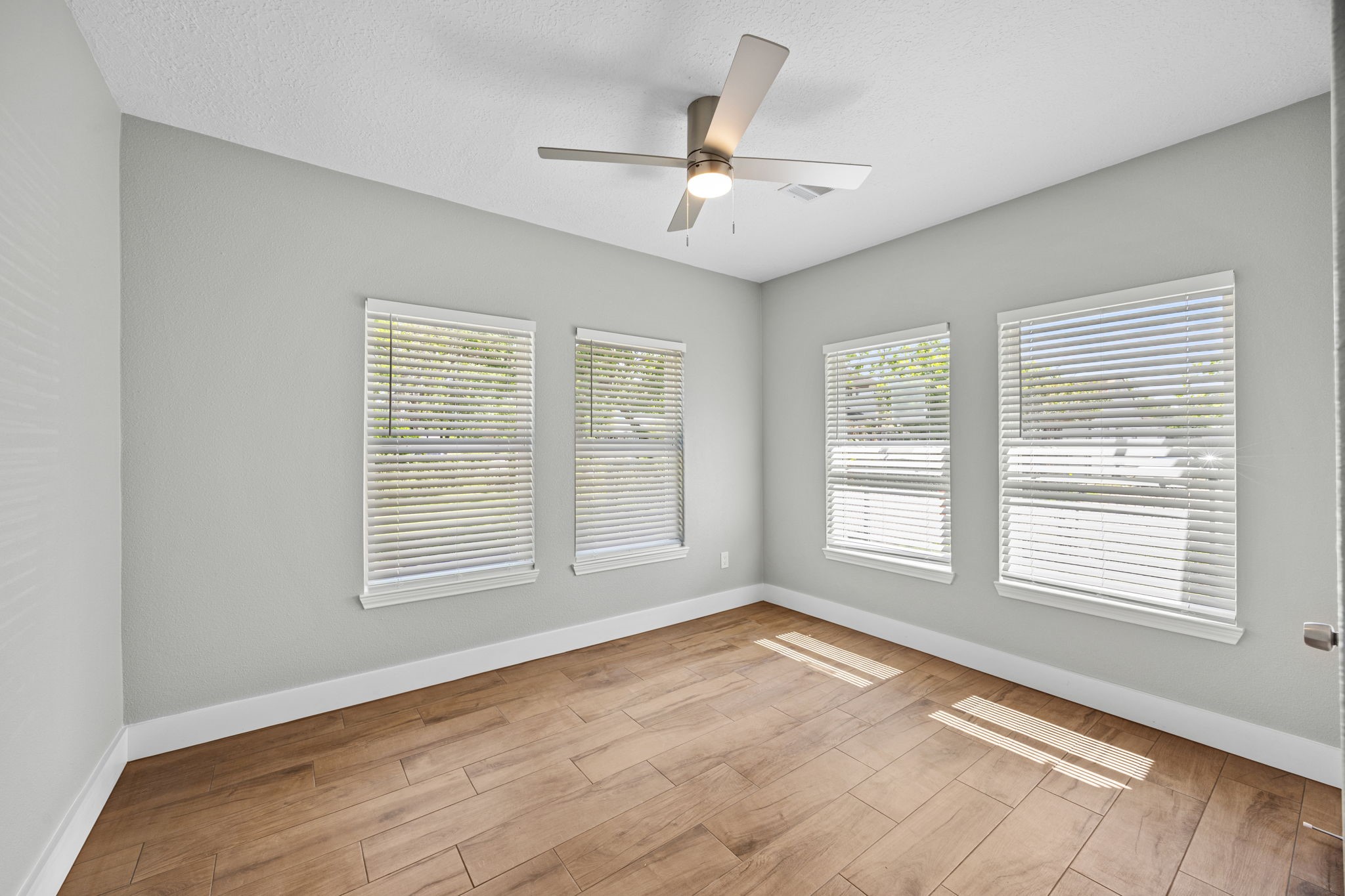 3916 Kennon Street Property Photo 16