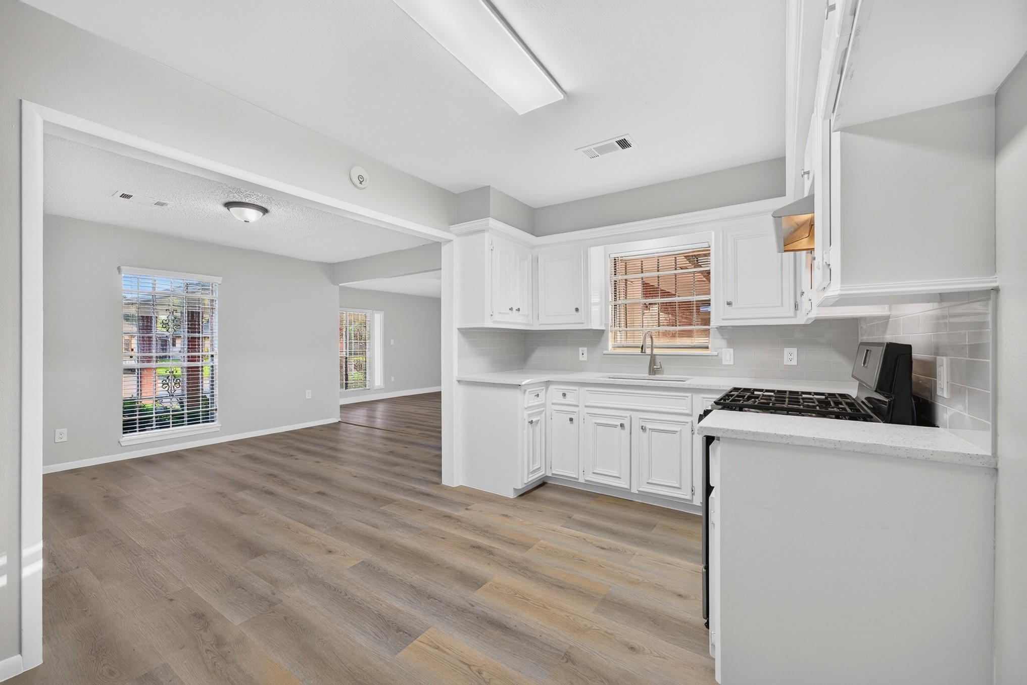 6127 Rietta Street Property Photo 10