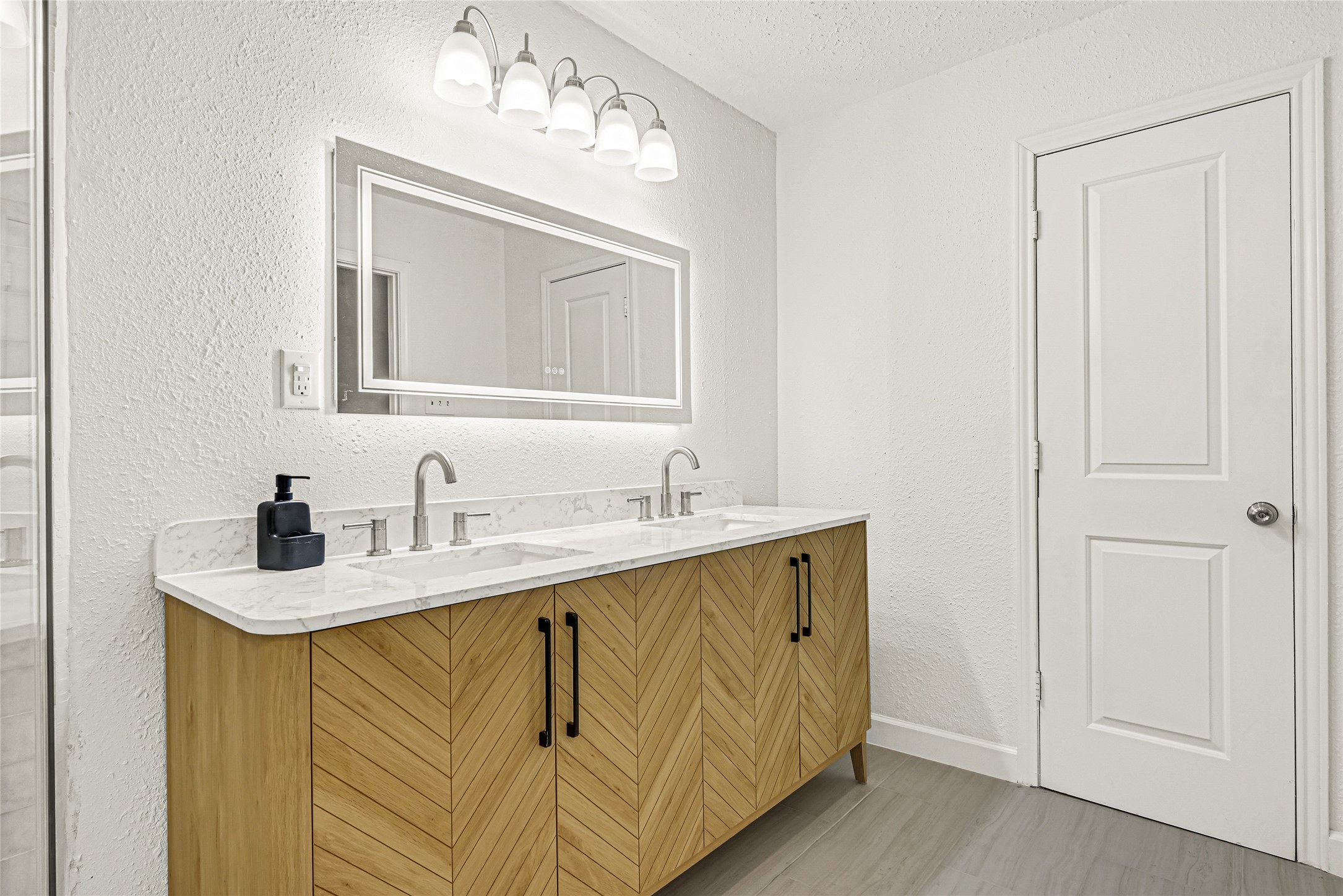 2407 Rambling Brook Drive Property Photo 4