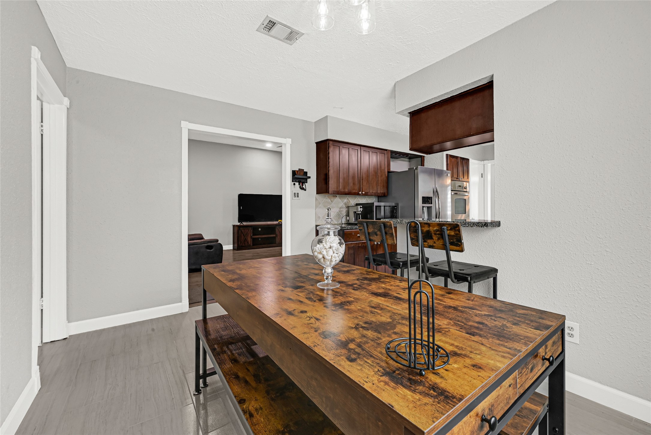 2407 Rambling Brook Drive Property Photo 6