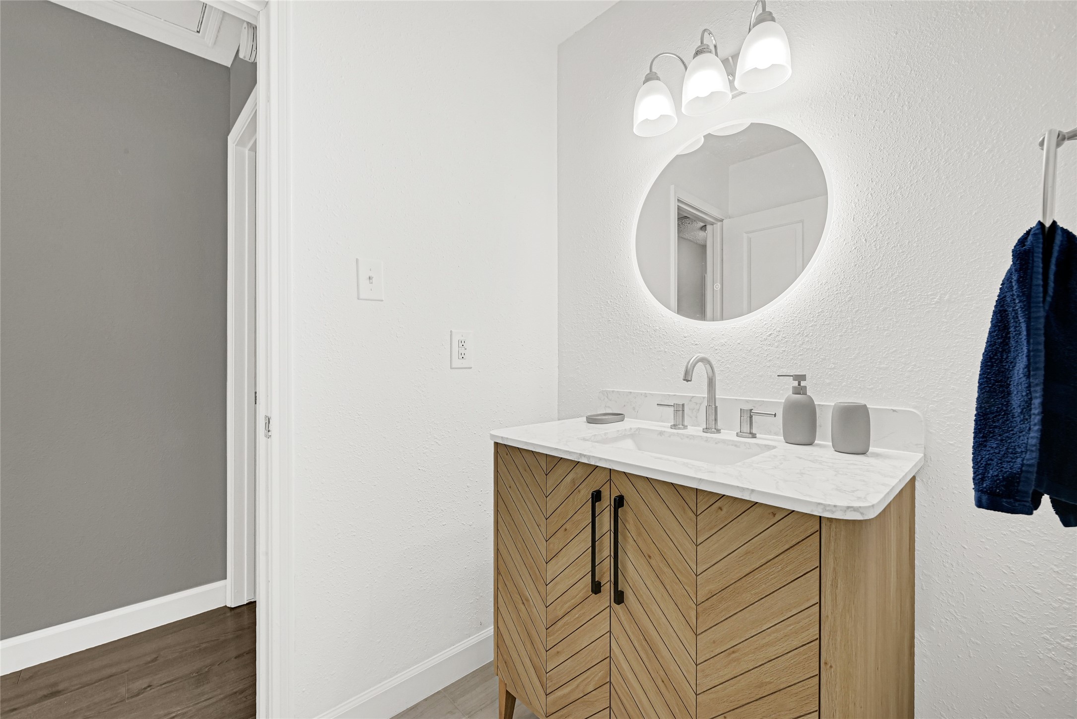2407 Rambling Brook Drive Property Photo 10