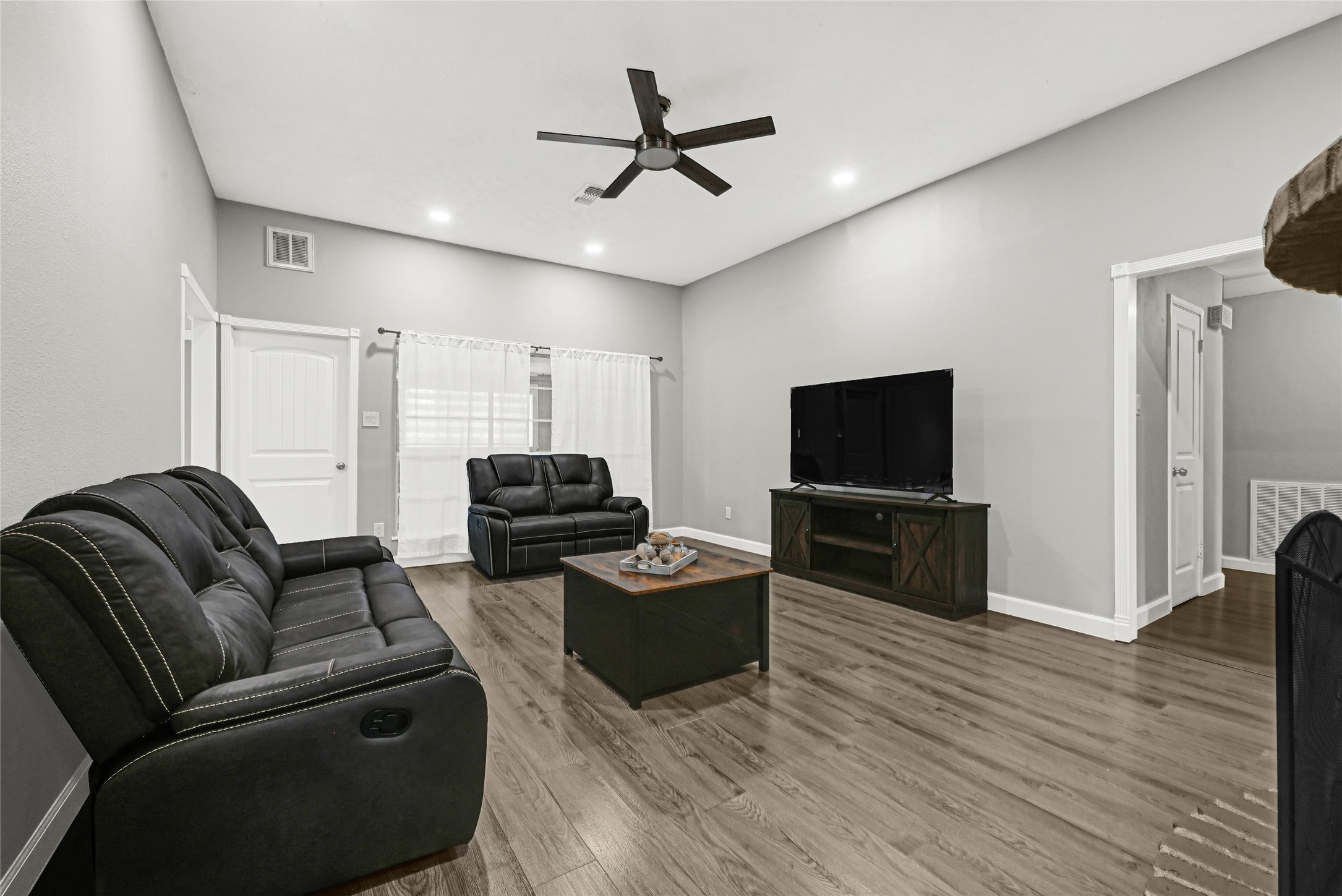 2407 Rambling Brook Drive Property Photo 13