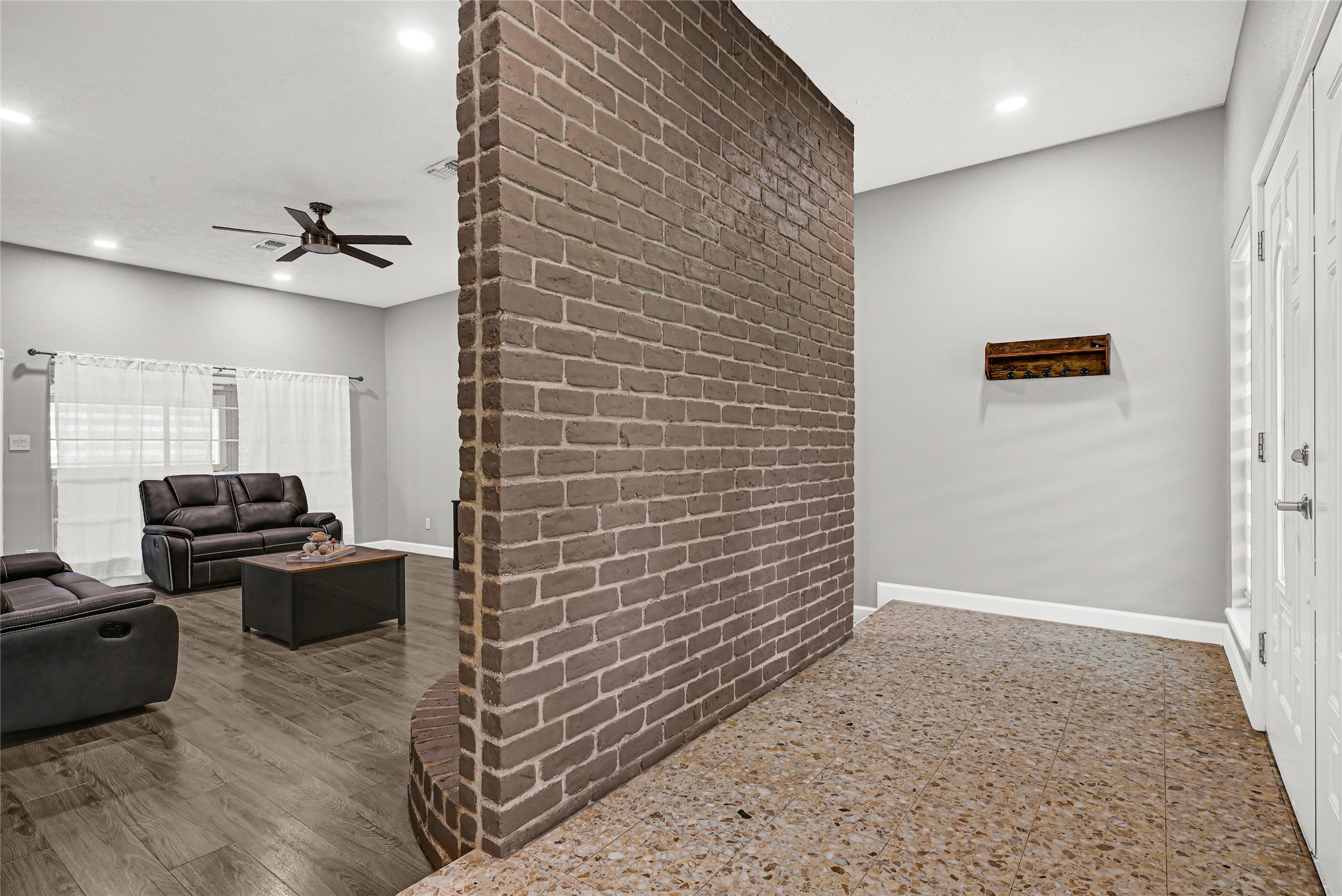 2407 Rambling Brook Drive Property Photo 14