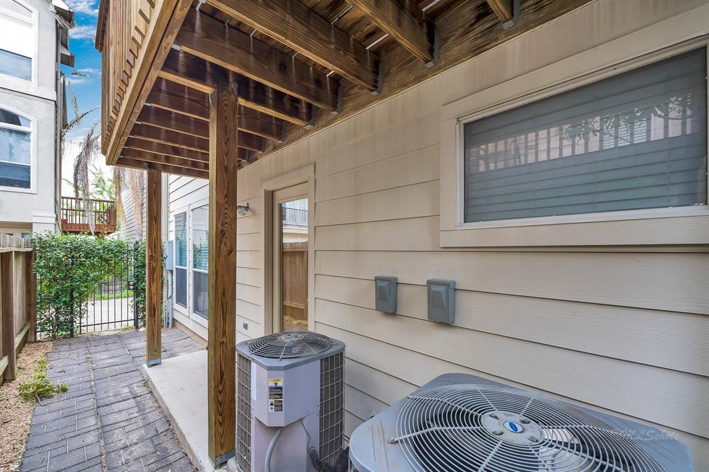 126 Detering Street C Property Photo 31