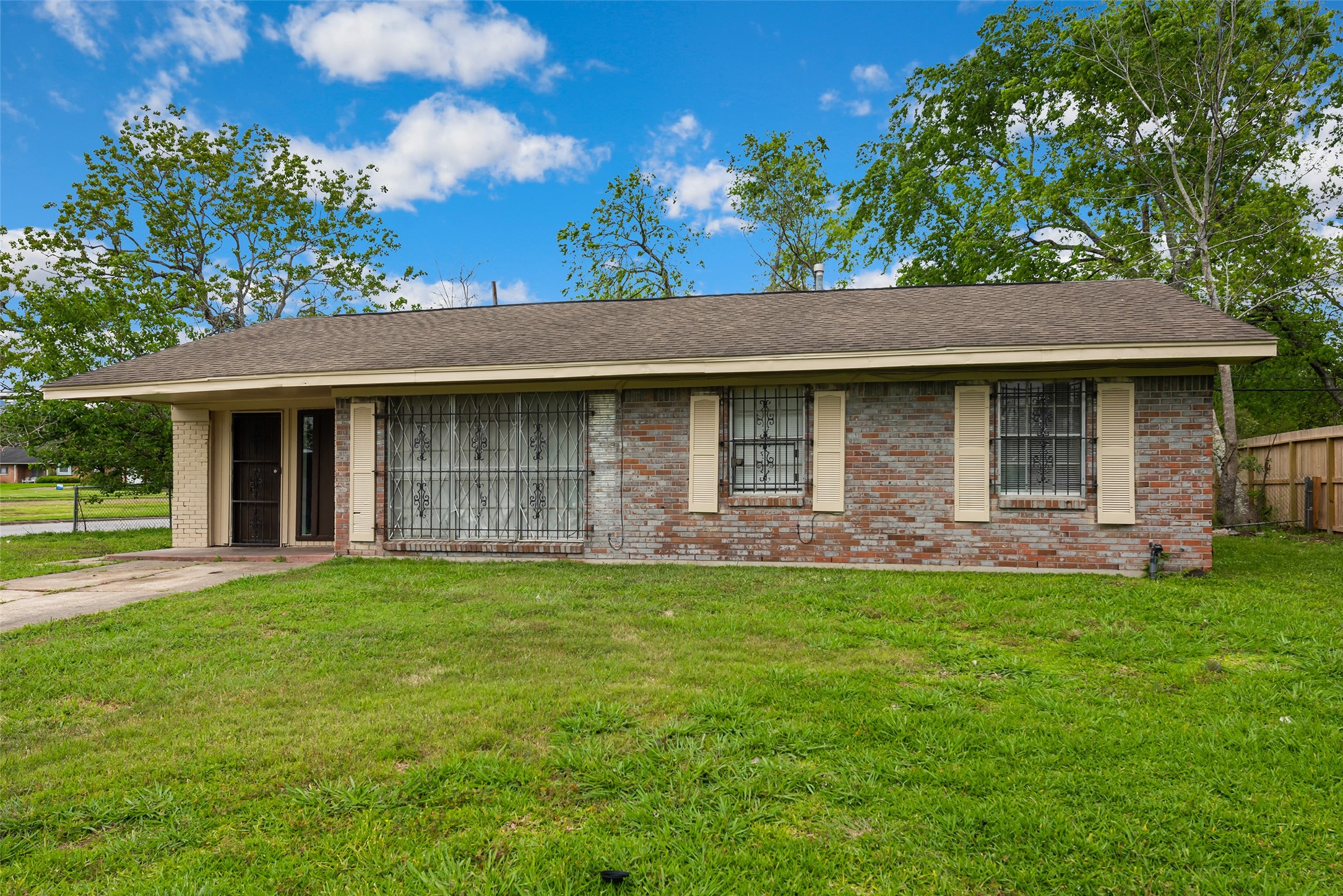 5503 S Acres Drive Property Photo 1