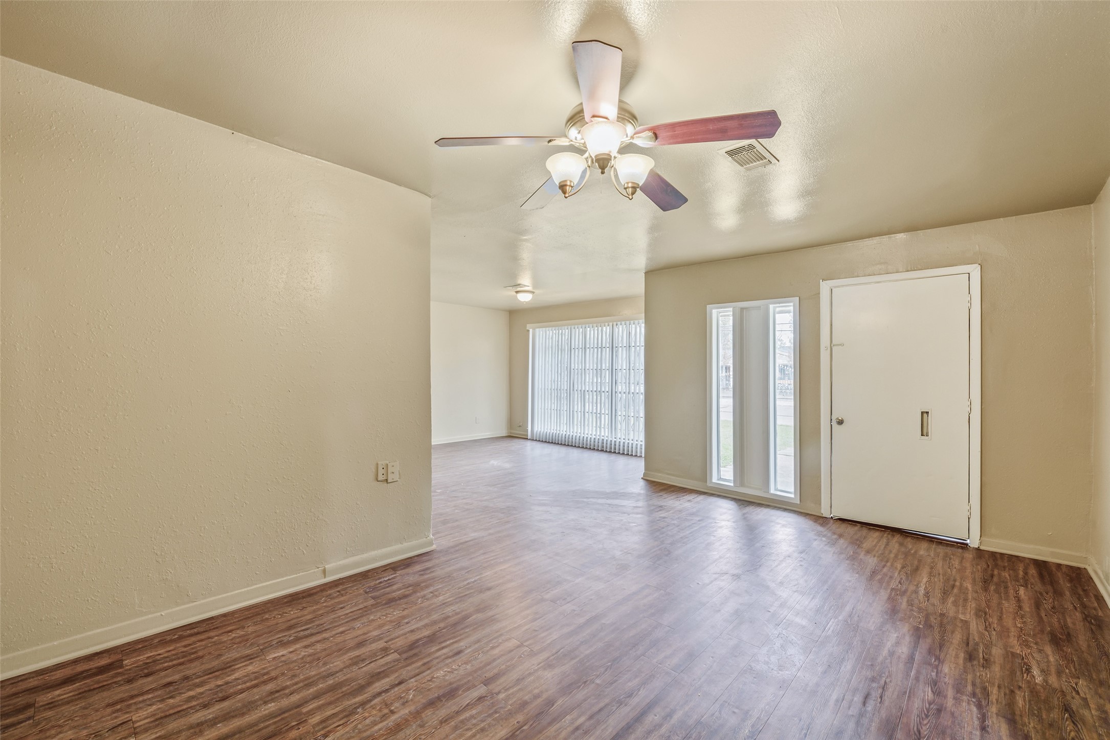 5503 S Acres Drive Property Photo 3