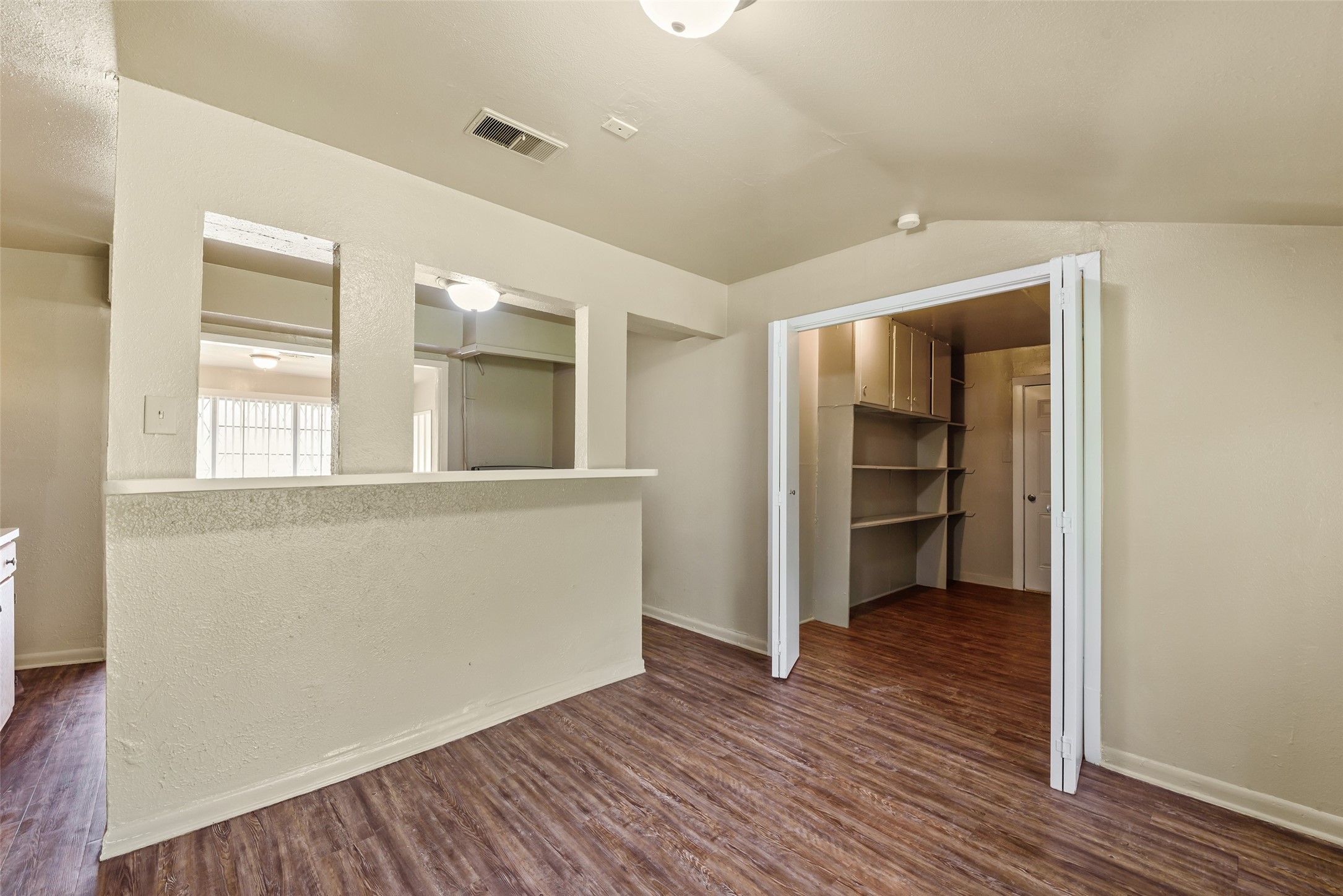 5503 S Acres Drive Property Photo 10