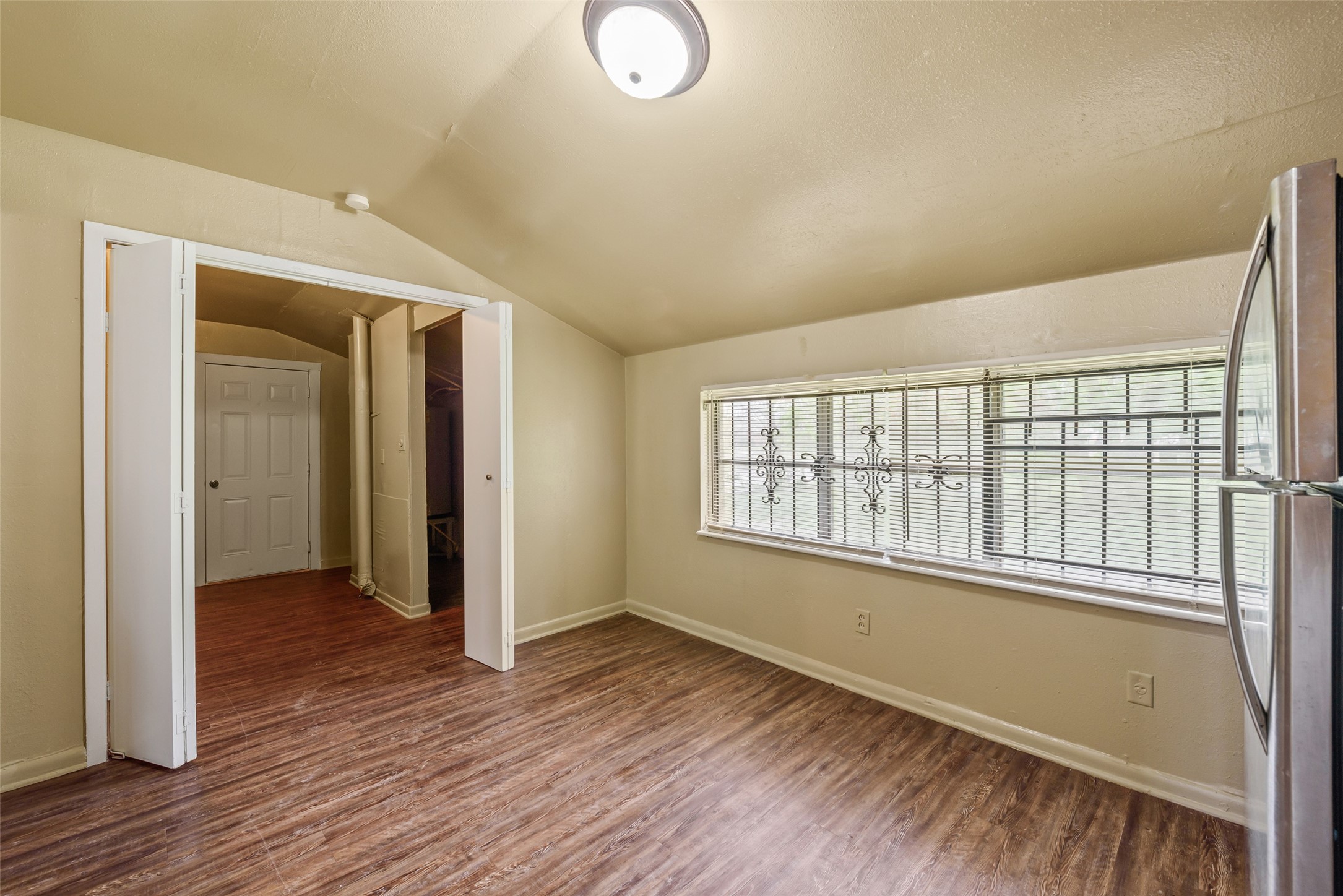 5503 S Acres Drive Property Photo 14