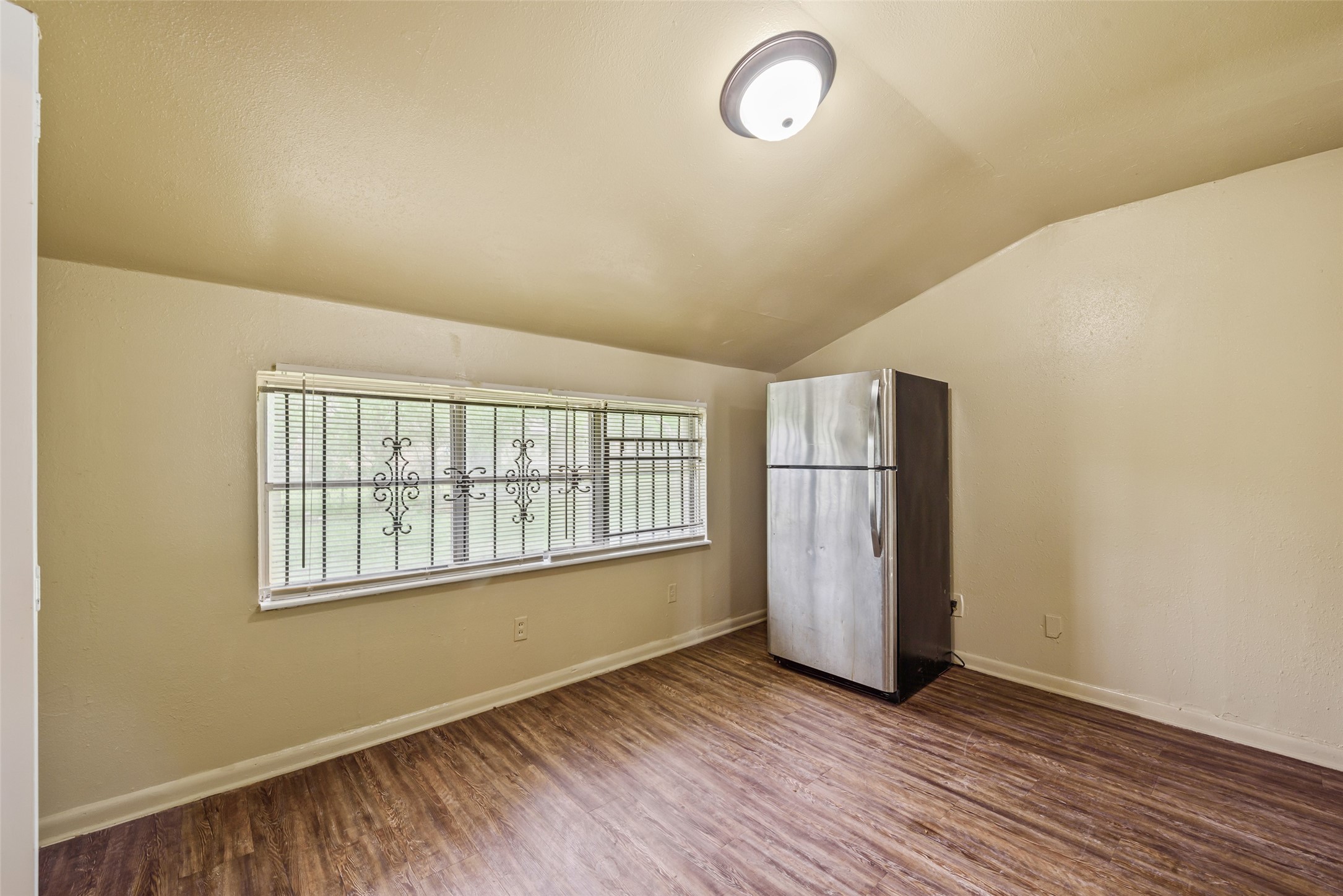 5503 S Acres Drive Property Photo 15