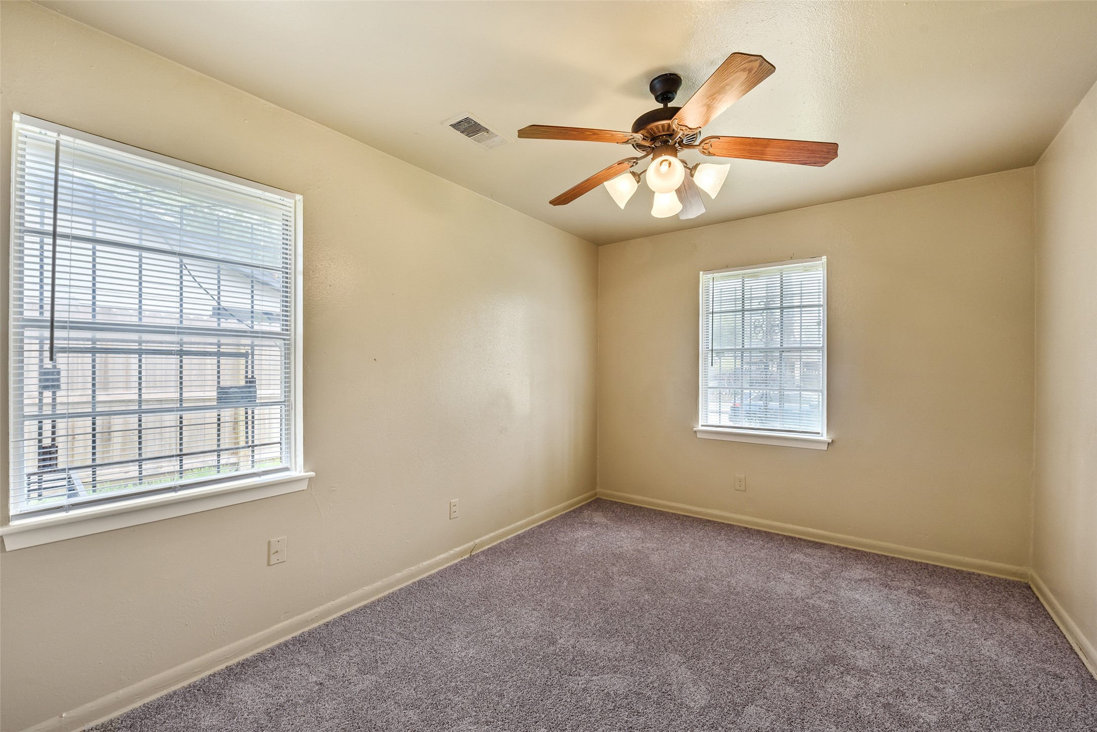 5503 S Acres Drive Property Photo 16