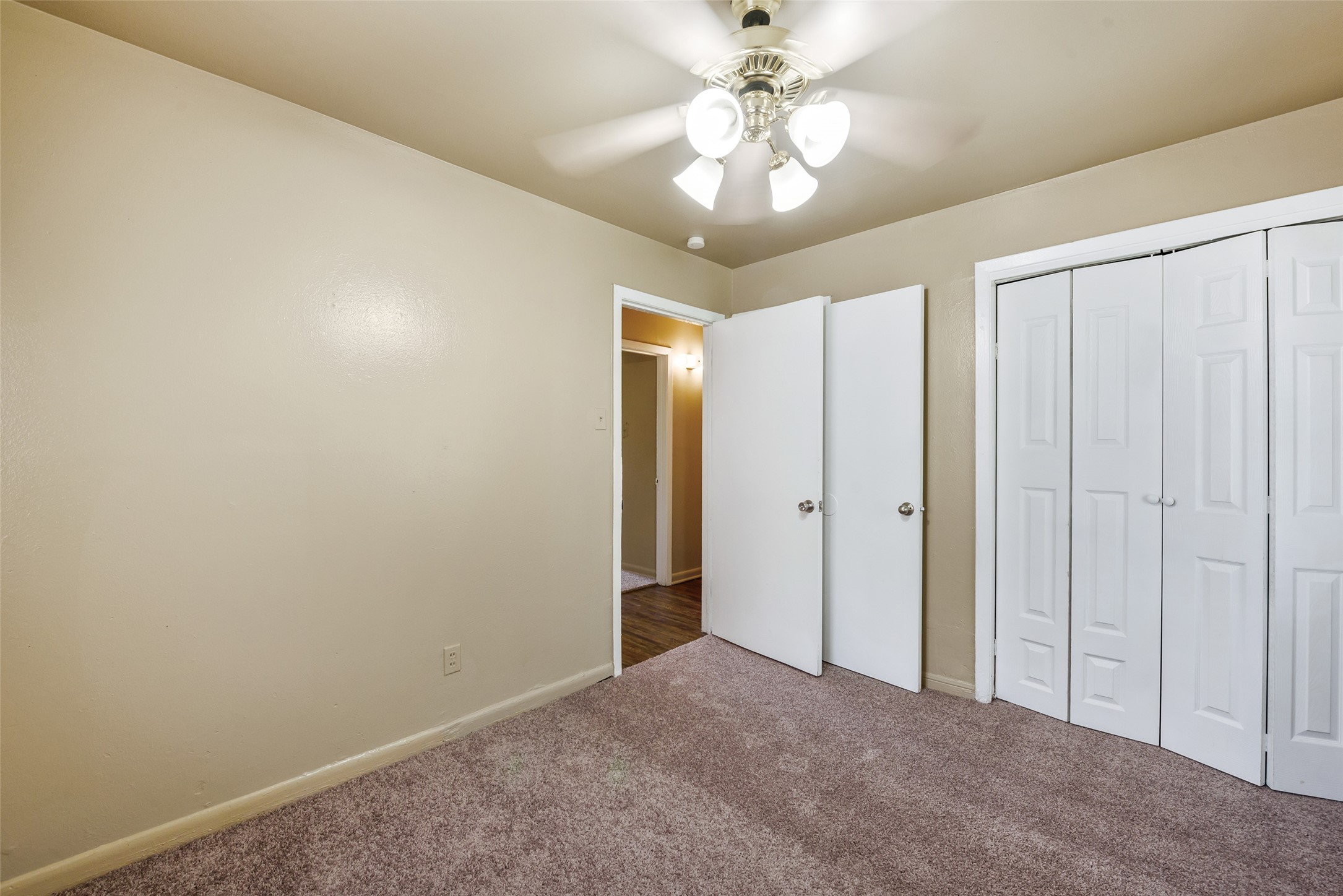 5503 S Acres Drive Property Photo 19