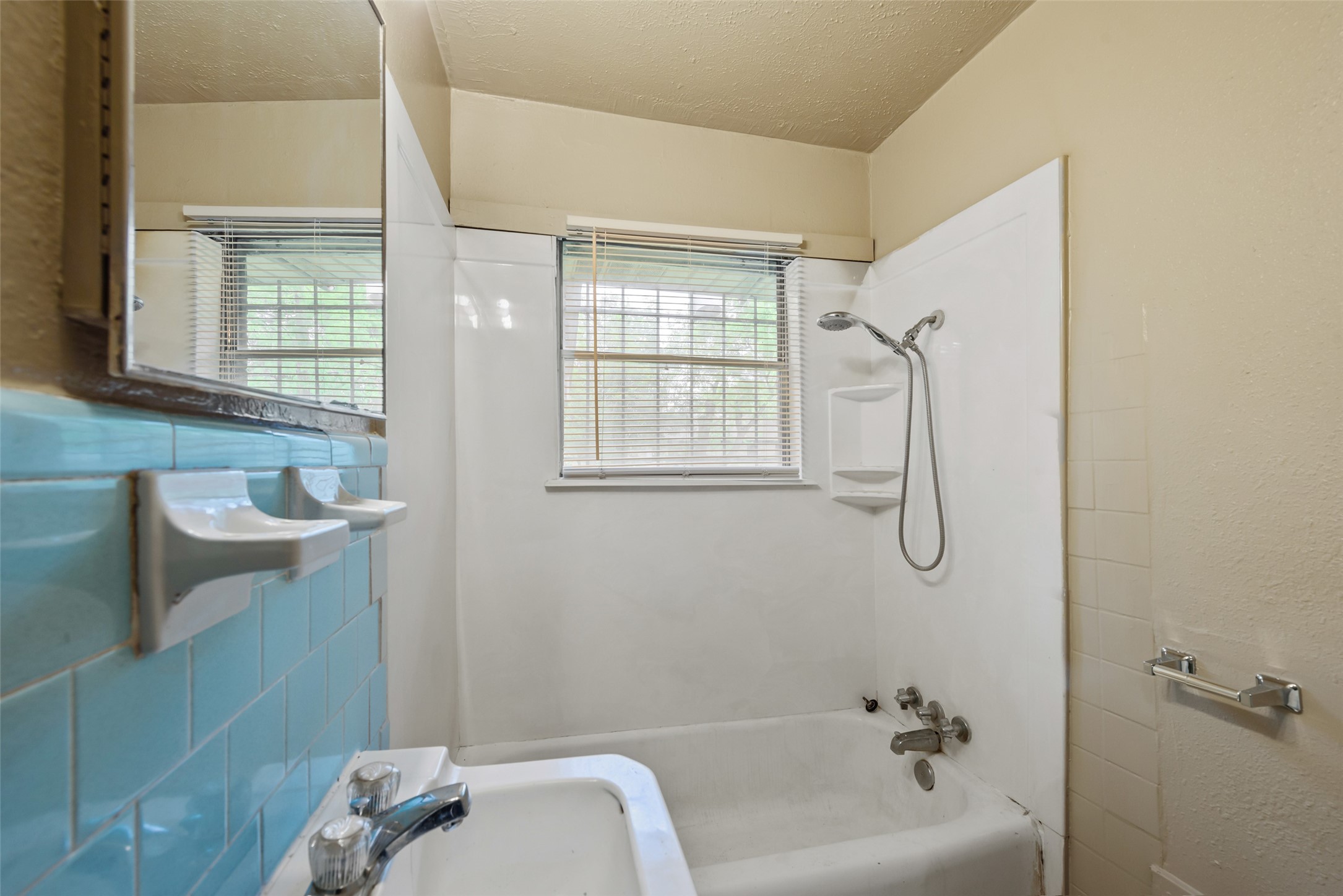 5503 S Acres Drive Property Photo 22