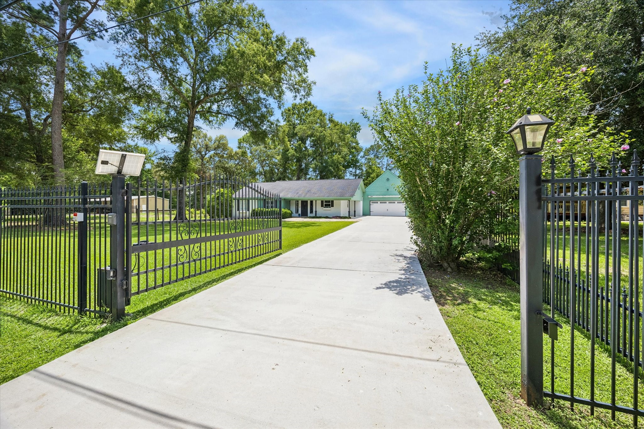 15432 Esther Drive Property Photo 4