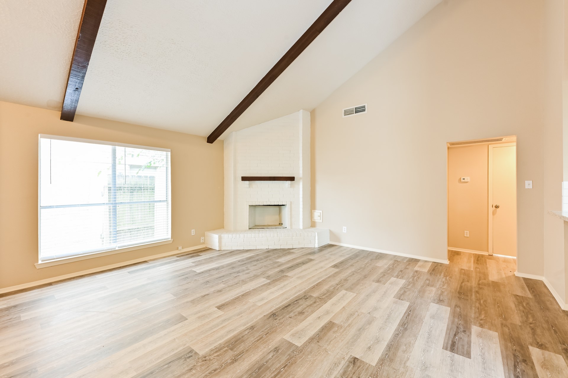 1518 Washington Drive Property Photo 3