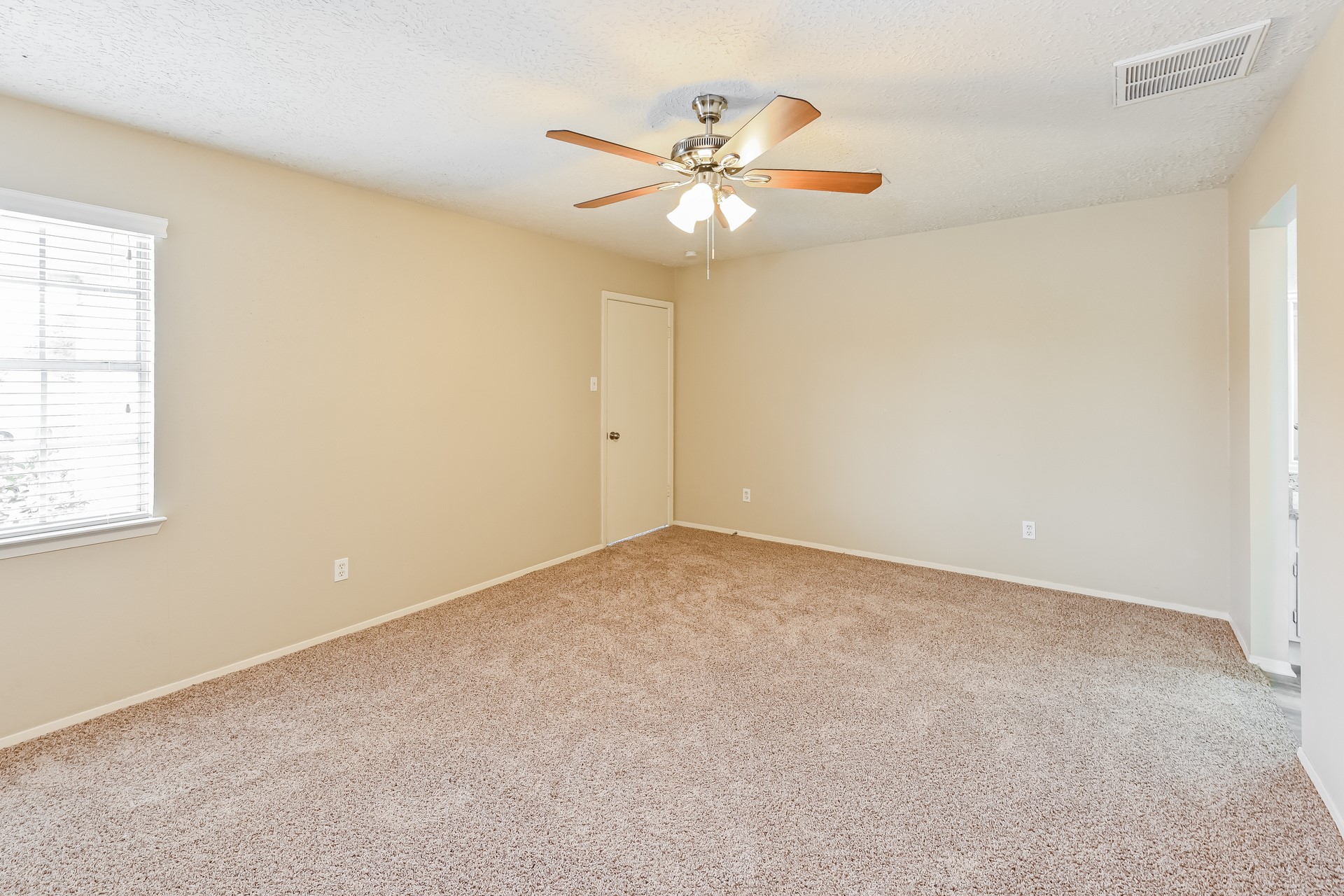 1518 Washington Drive Property Photo 8