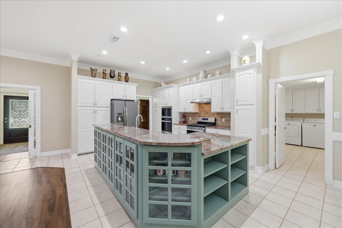6329 Bent Water Drive Property Photo 10