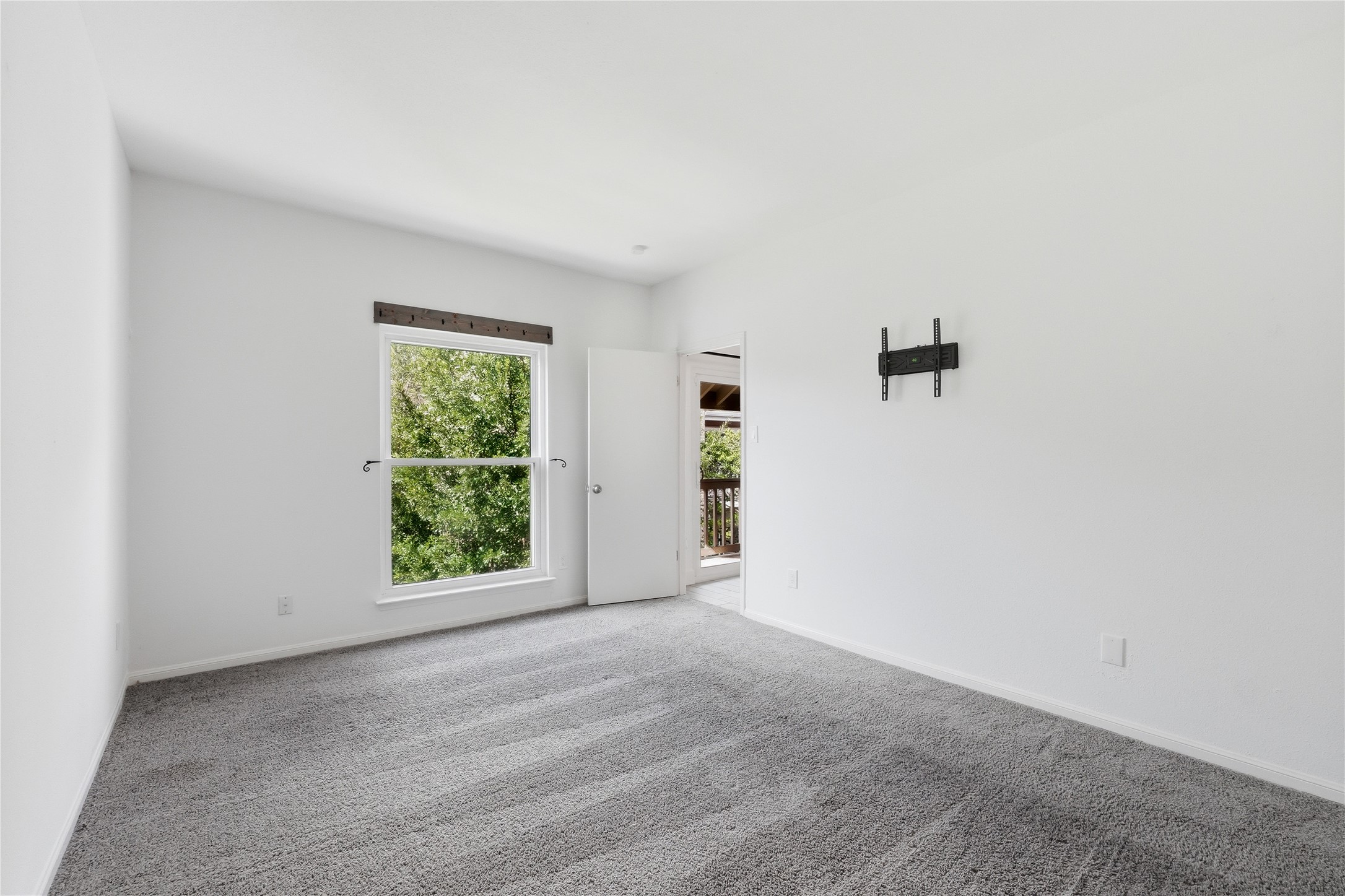 2100 Tanglewilde Street 378 Property Photo 23