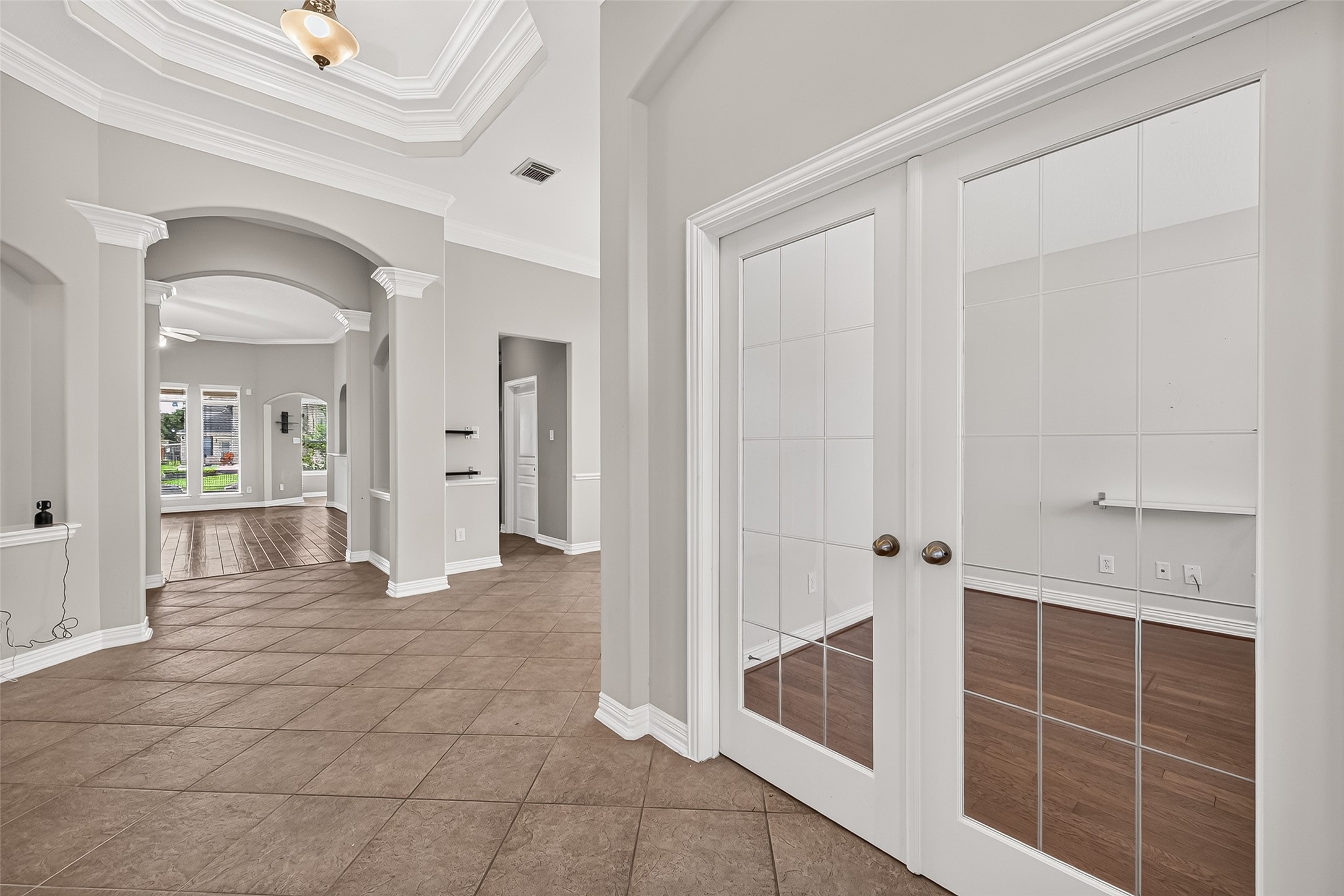17927 Sugarloaf Bay Drive Property Photo 5