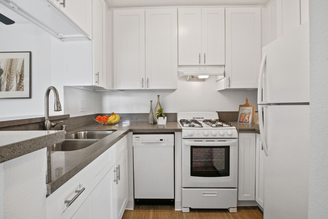 21 California Ave Property Photo 3