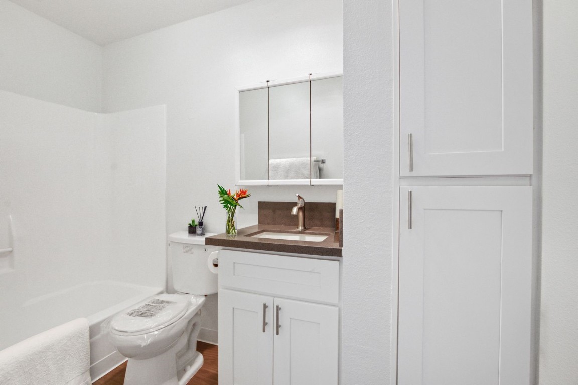21 California Ave Property Photo 5