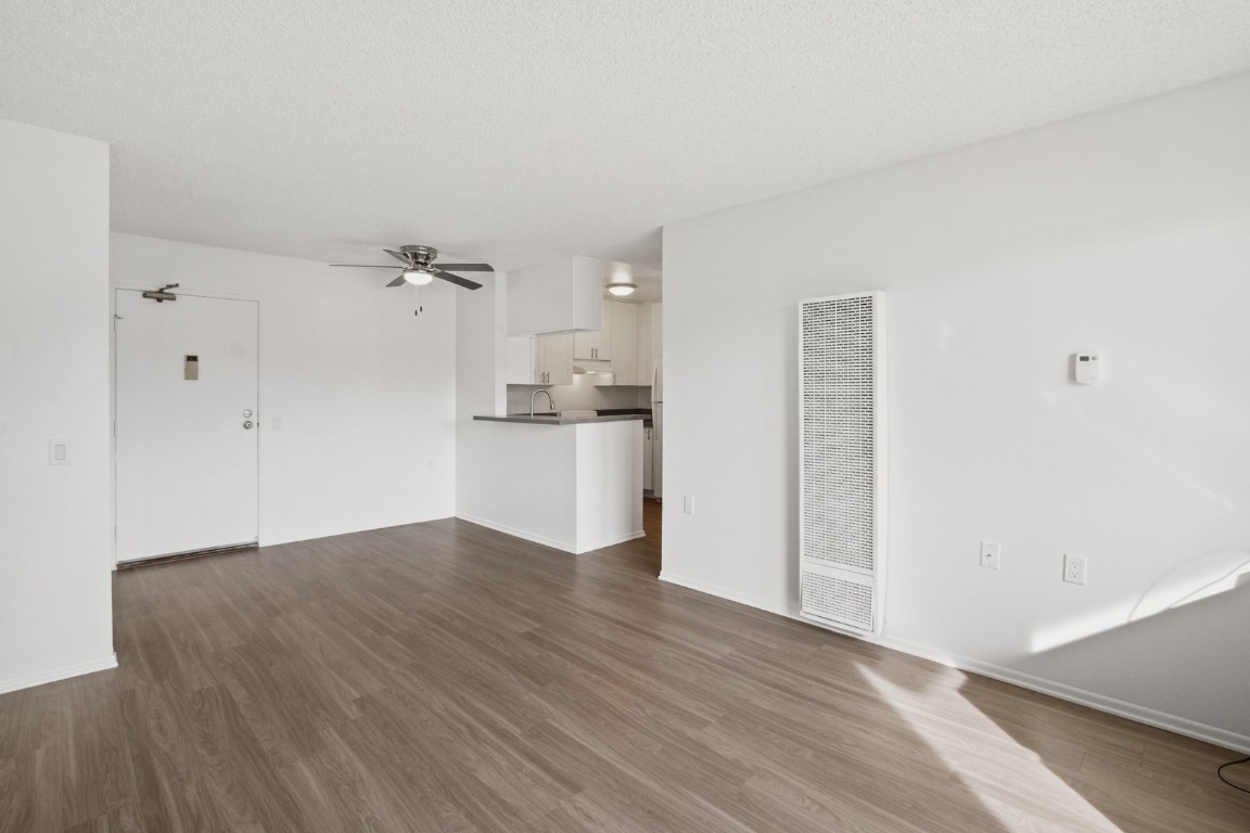 21 California Ave Property Photo 8