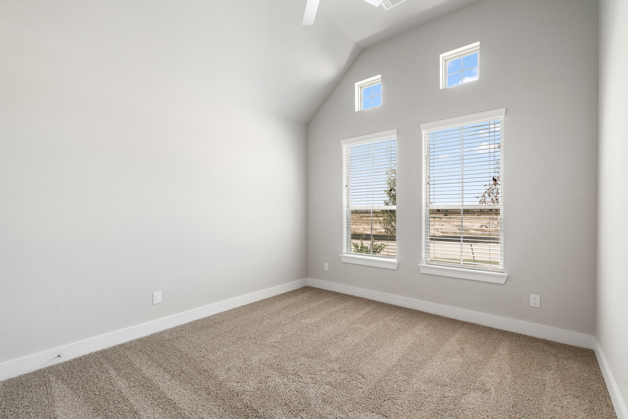 19615 Isola Breeze Drive Property Photo 3