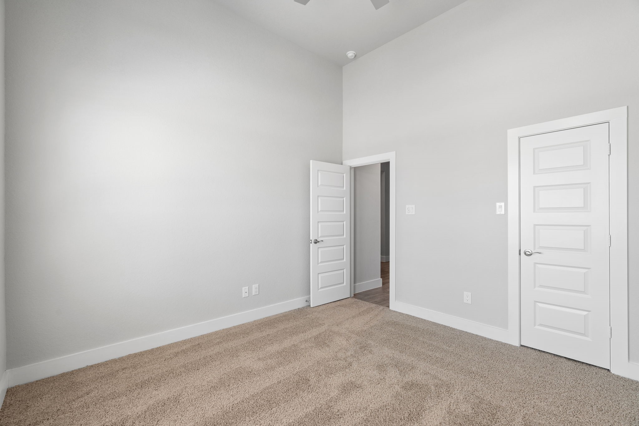 19615 Isola Breeze Drive Property Photo 4