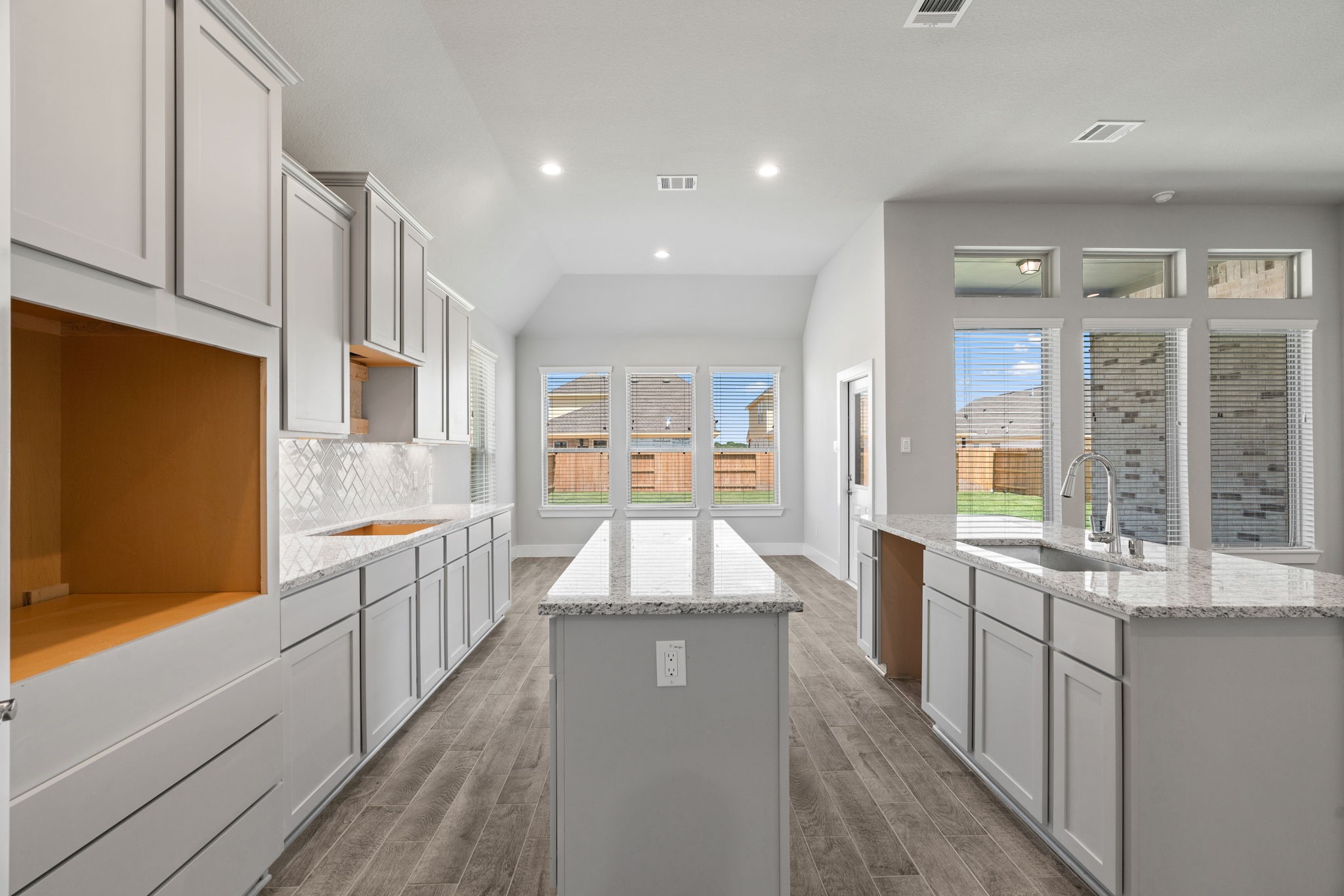 19615 Isola Breeze Drive Property Photo 11