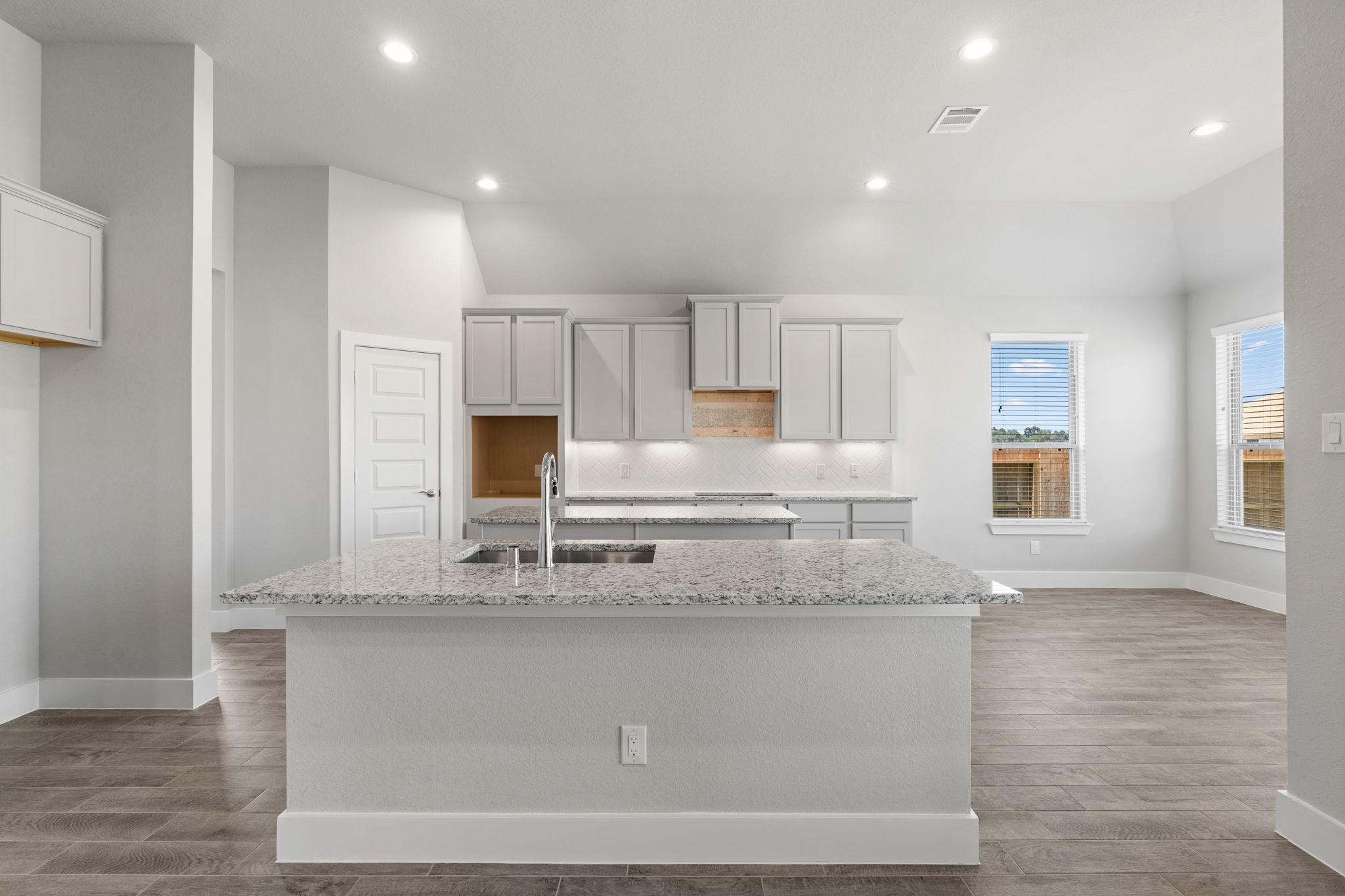 19615 Isola Breeze Drive Property Photo 12