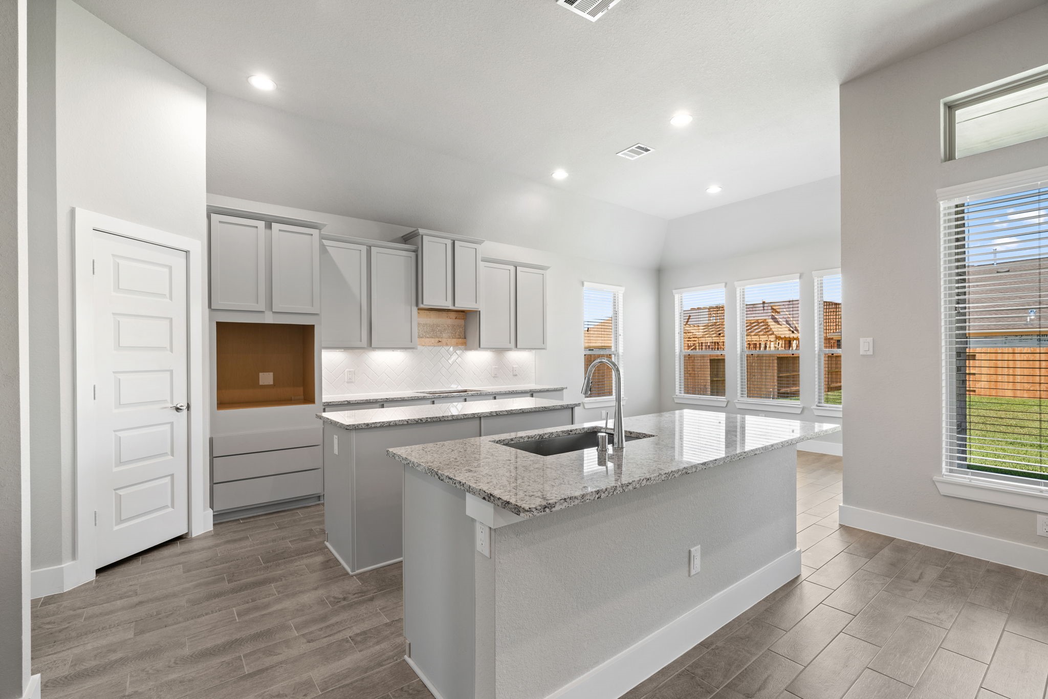 19615 Isola Breeze Drive Property Photo 13