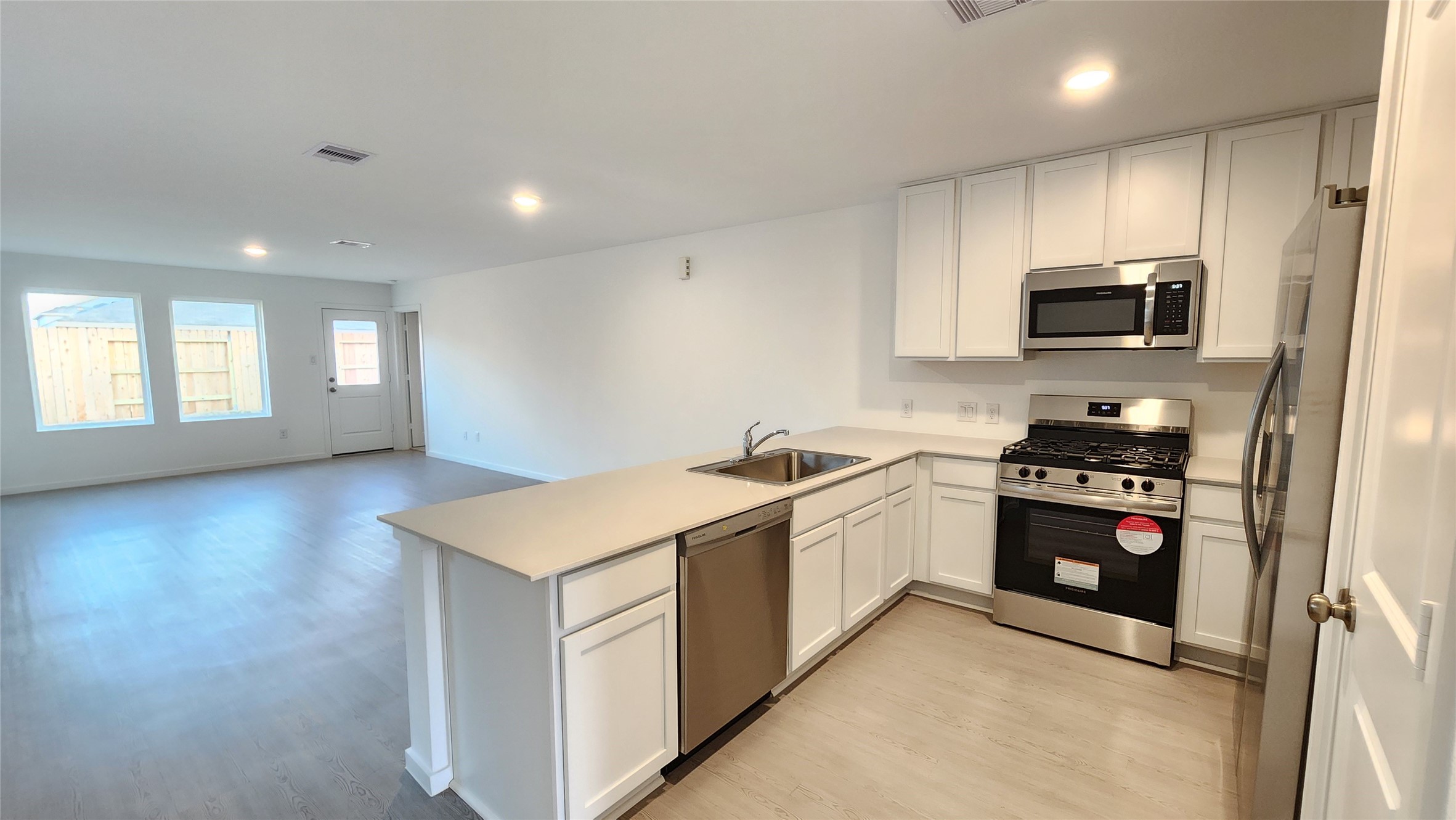 26735 Feather Reed Drive Property Photo 6